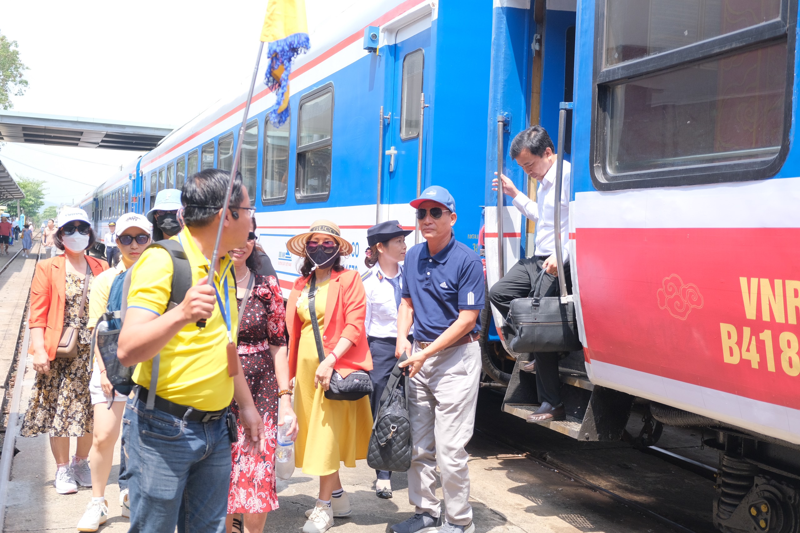 'Giải mã' sức hút chuyến tàu hỏa quen thuộc của người Đà Nẵng - Huế- Ảnh 13.