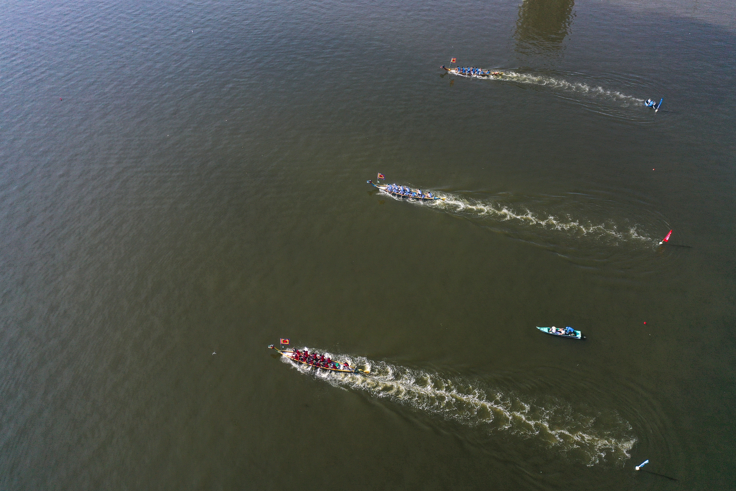 Bình Định: Các đội đua thuyền bám đuổi quyết liệt trên hồ Đống Đa- Ảnh 5.