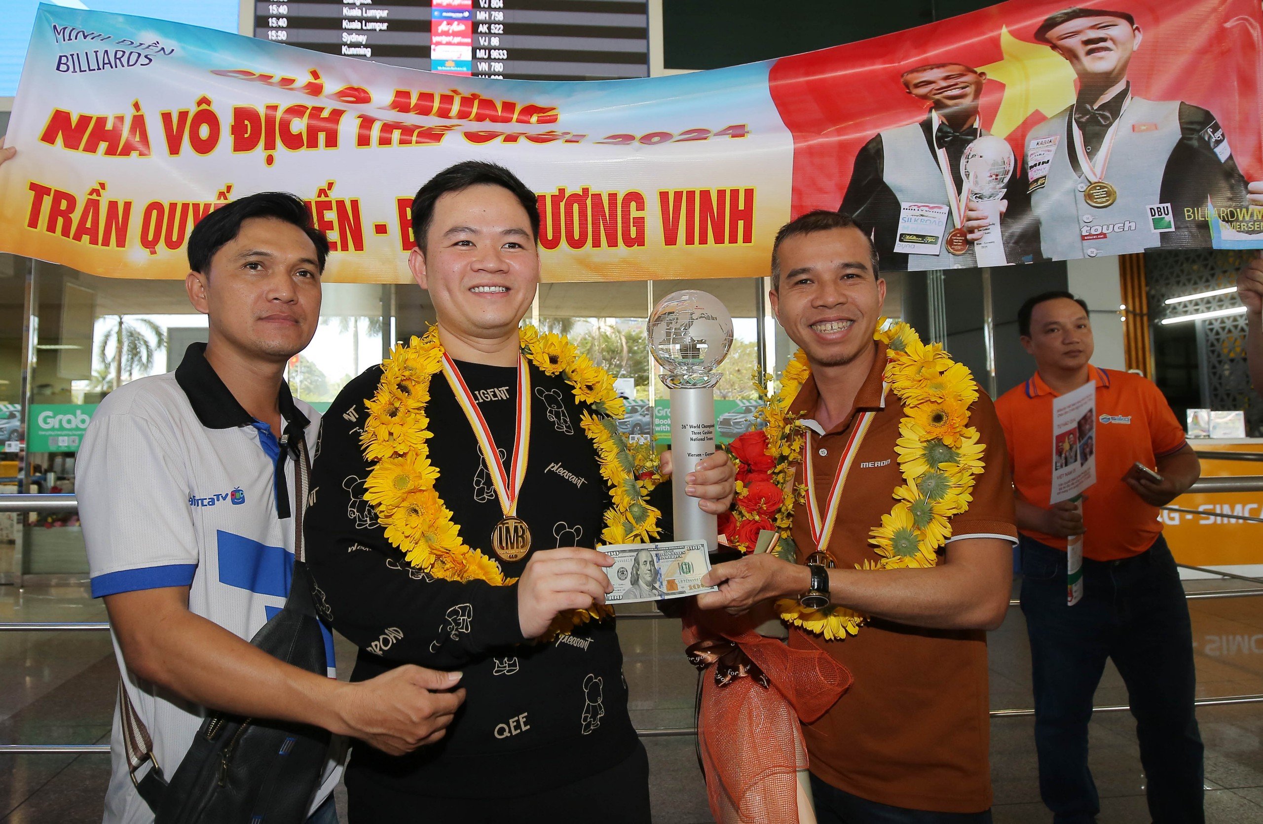 Hai nhà vô địch thế giới Trần Quyết Chiến và Bao Phương Vinh được chào đón rất nồng nhiệt- Ảnh 12.