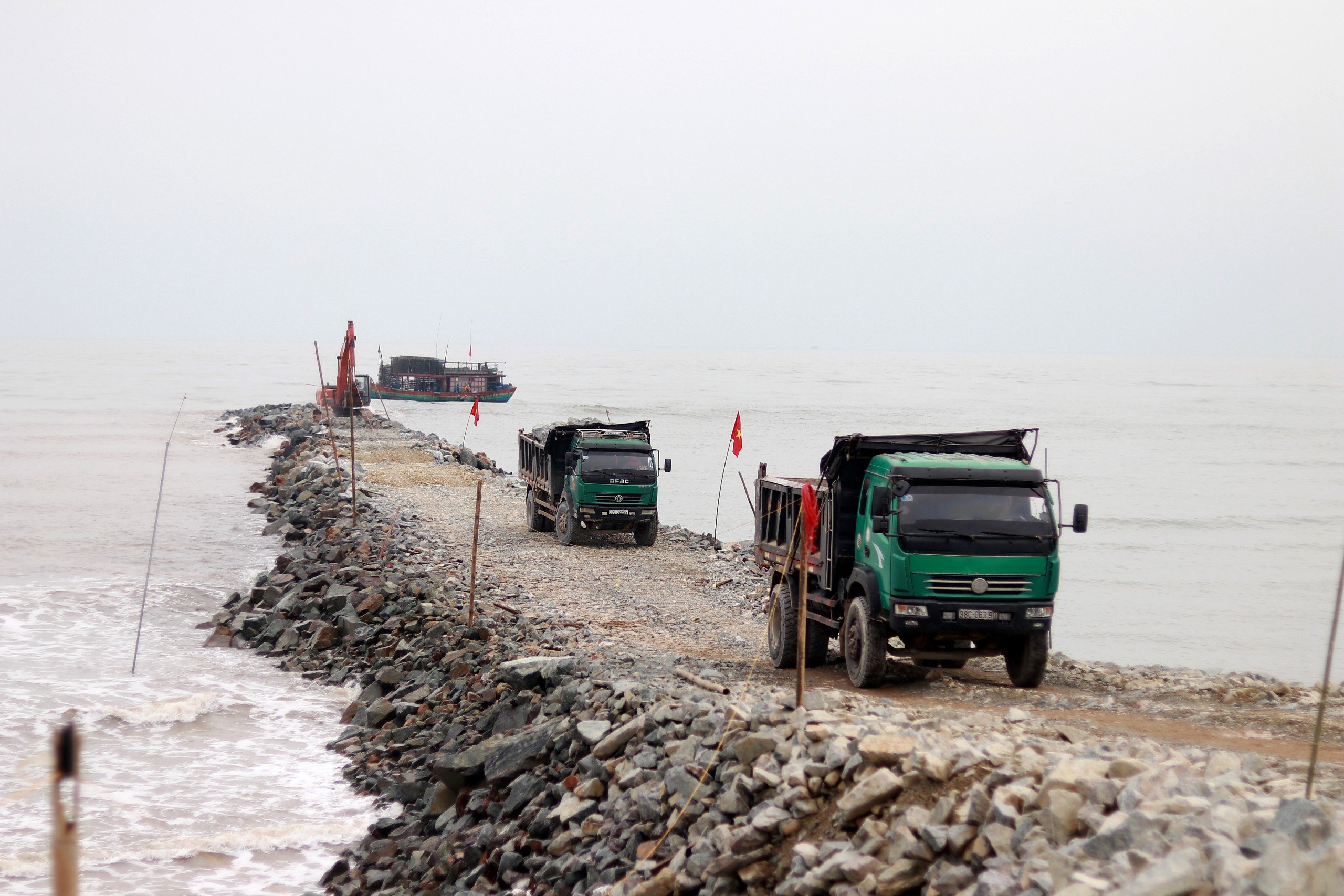 Cận cảnh công trường cảng cá Cửa Nhượng 280 tỉ- Ảnh 6.