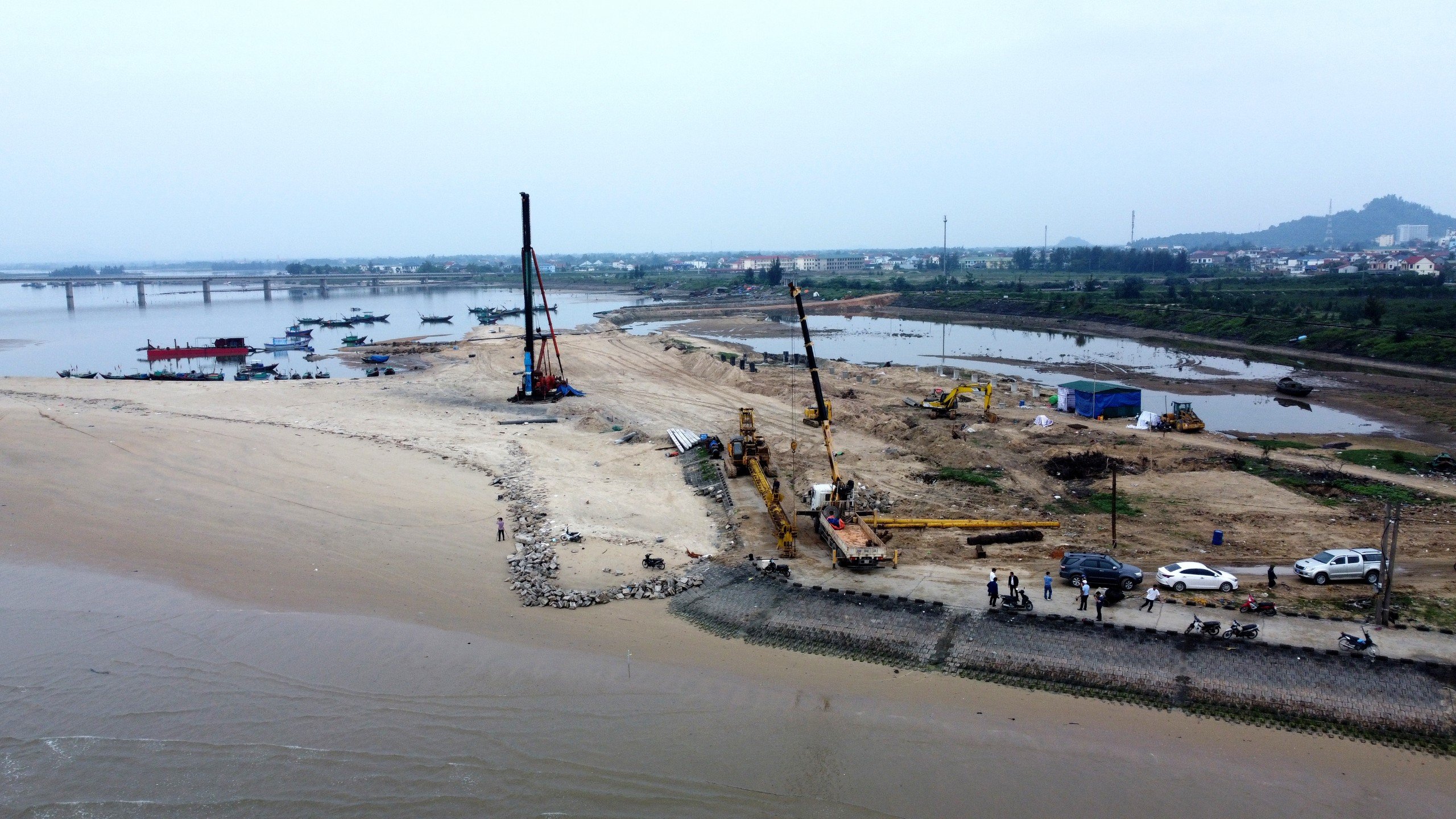 Cận cảnh công trường cảng cá Cửa Nhượng 280 tỉ- Ảnh 5.