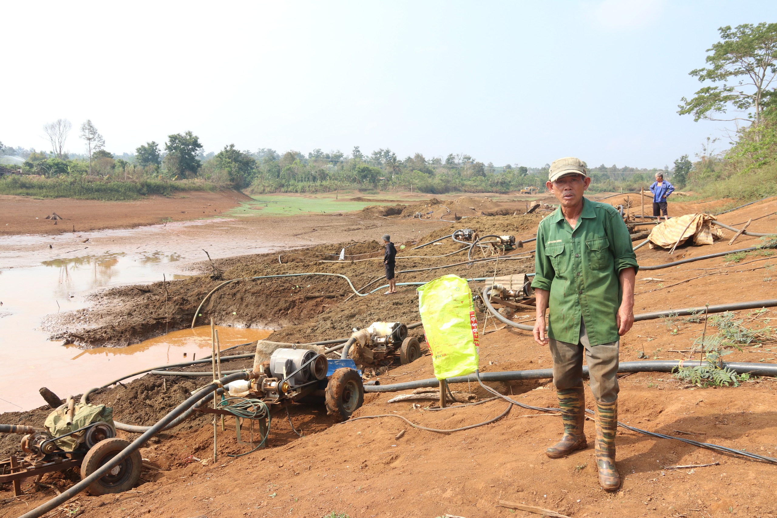 Xem nhanh 20h ngày 30.3:  Nông dân điêu đứng vì thiếu nước tưới | Xôn xao hoa hậu bị buộc thôi học- Ảnh 1.