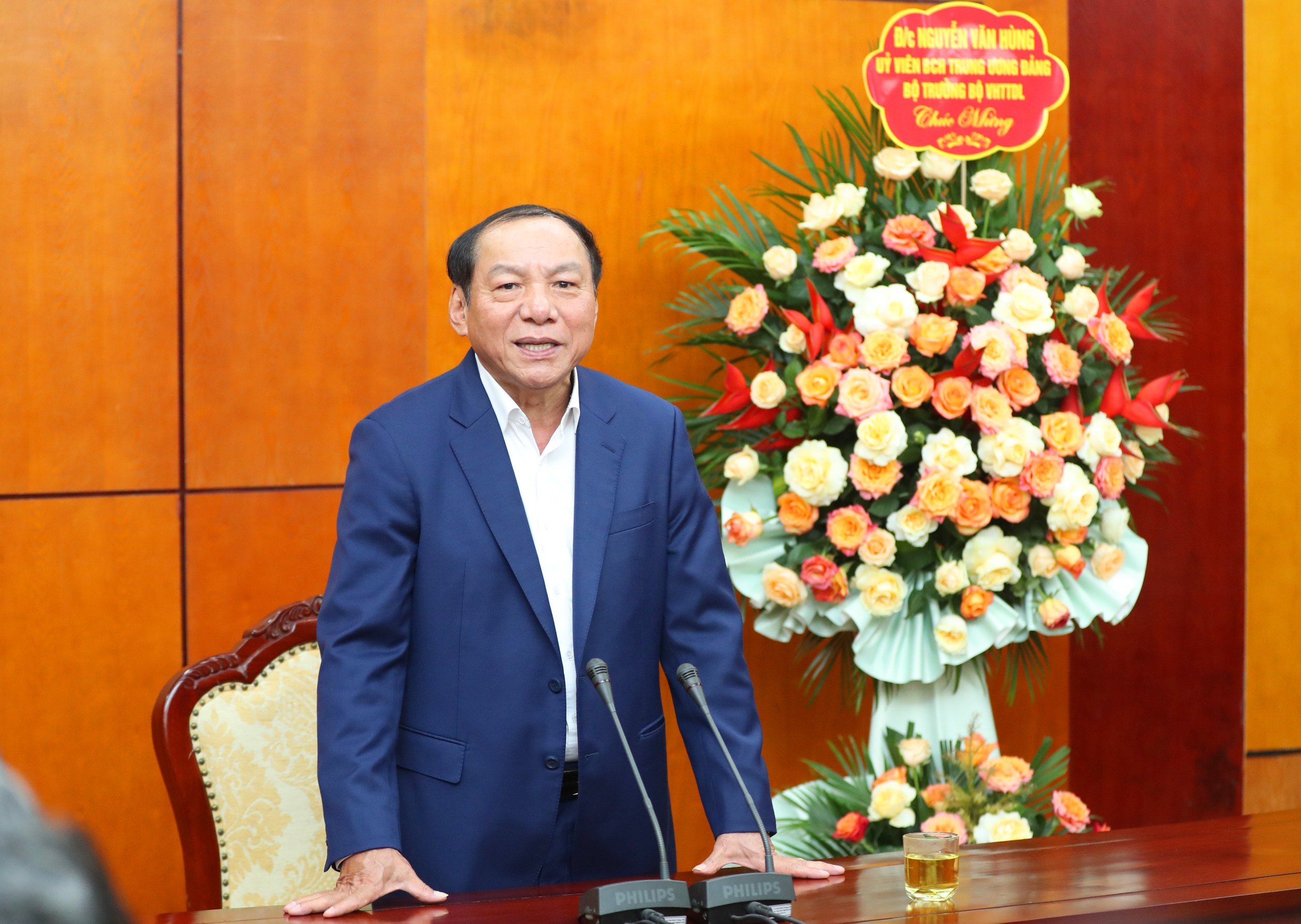 Nhiều người nhắn tin cho Bộ trưởng sau trận đội tuyển Việt Nam thua Indonesia- Ảnh 1.