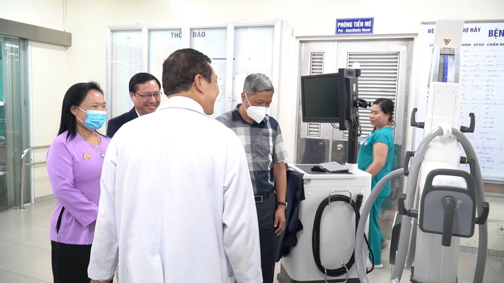 Trao trang thiết bị y tế tài trợ cho Bệnh viện Chợ Rẫy- Ảnh 1. Trao trang thiết bị y tế tài trợ cho Bệnh viện Chợ Rẫy- Ảnh 1.