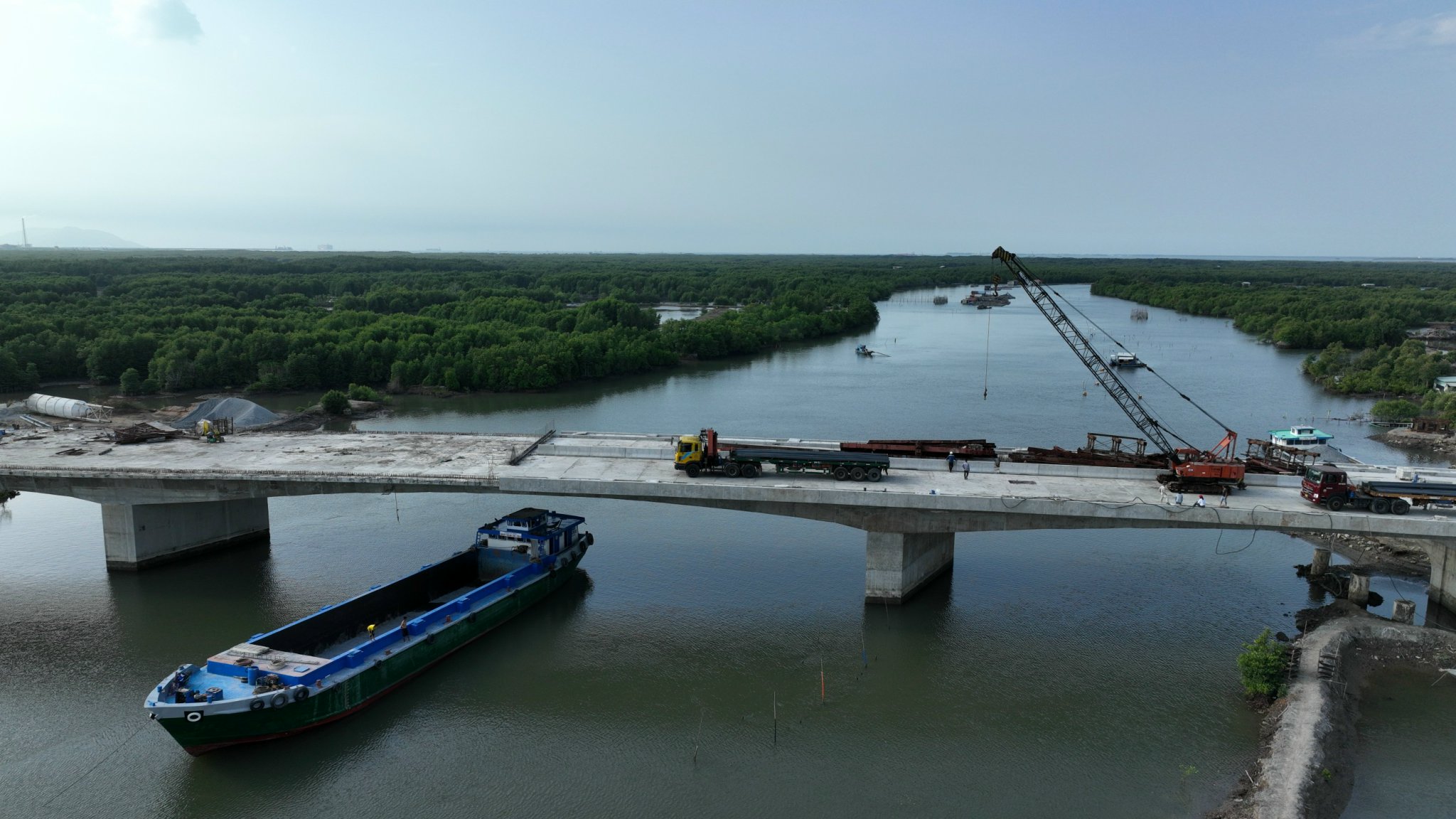 Bà Rịa - Vũng Tàu: Đường 911B có vốn đầu tư gần 4.000 tỉ đồng vẫn còn ngổn ngang- Ảnh 3.