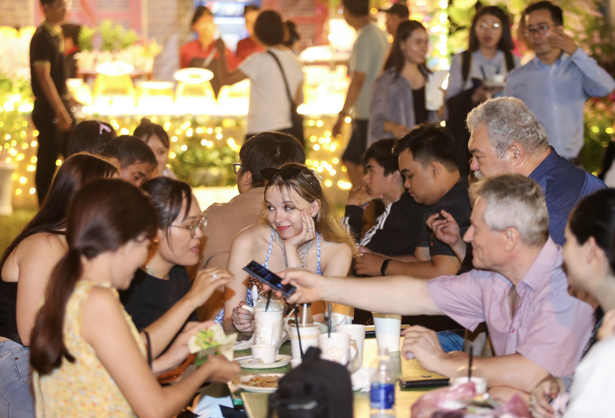 Khách Tây mê mẩn Lễ hội Văn hóa ẩm thực ở khu du lịch Văn Thánh- Ảnh 1.