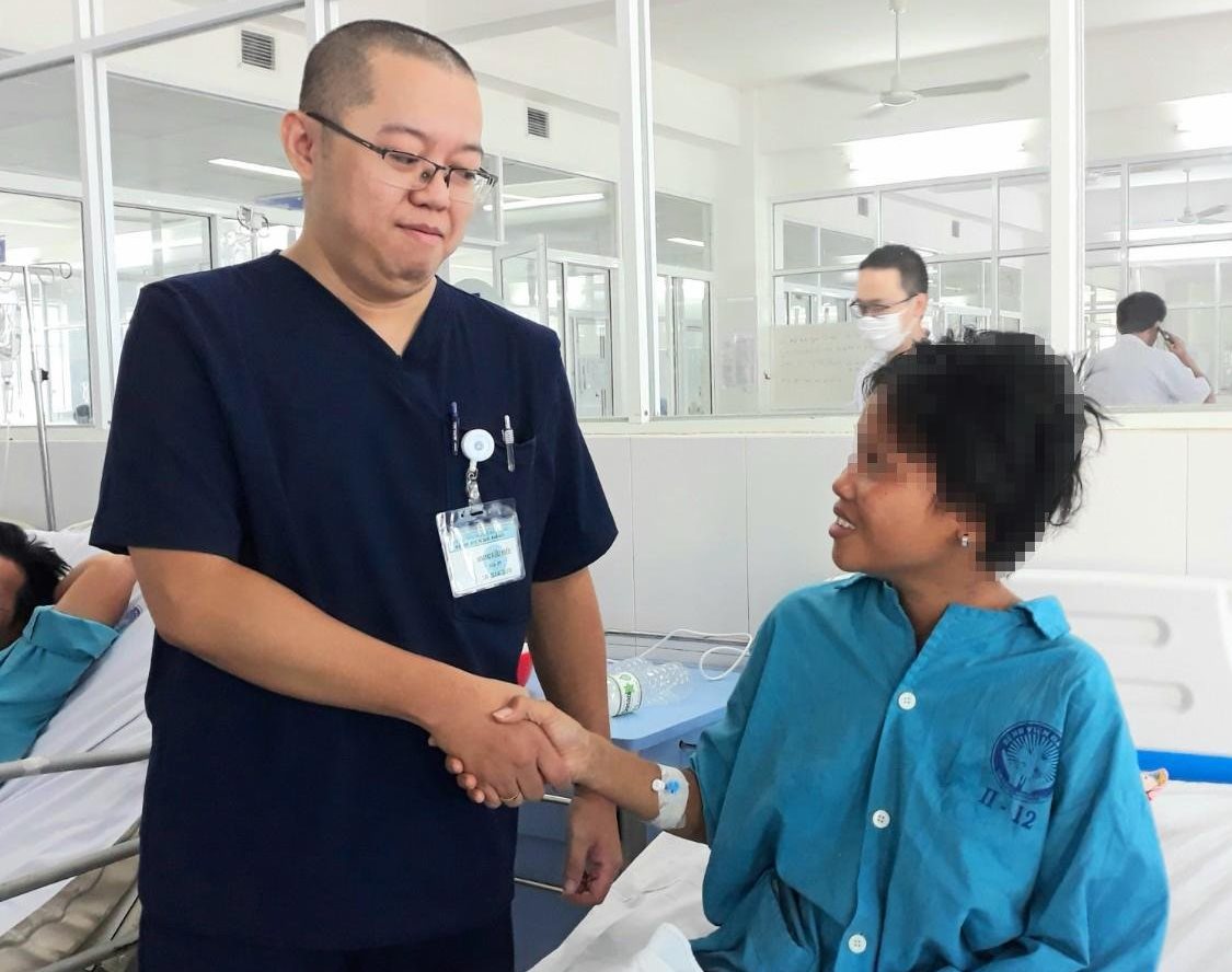 Vụ nữ điều dưỡng cứu du khách ngưng tim: Cấp cứu hiệu quả trong 'thời gian vàng'- Ảnh 3. Vụ nữ điều dưỡng cứu du khách ngưng tim: Cấp cứu hiệu quả trong 'thời gian vàng'- Ảnh 3.