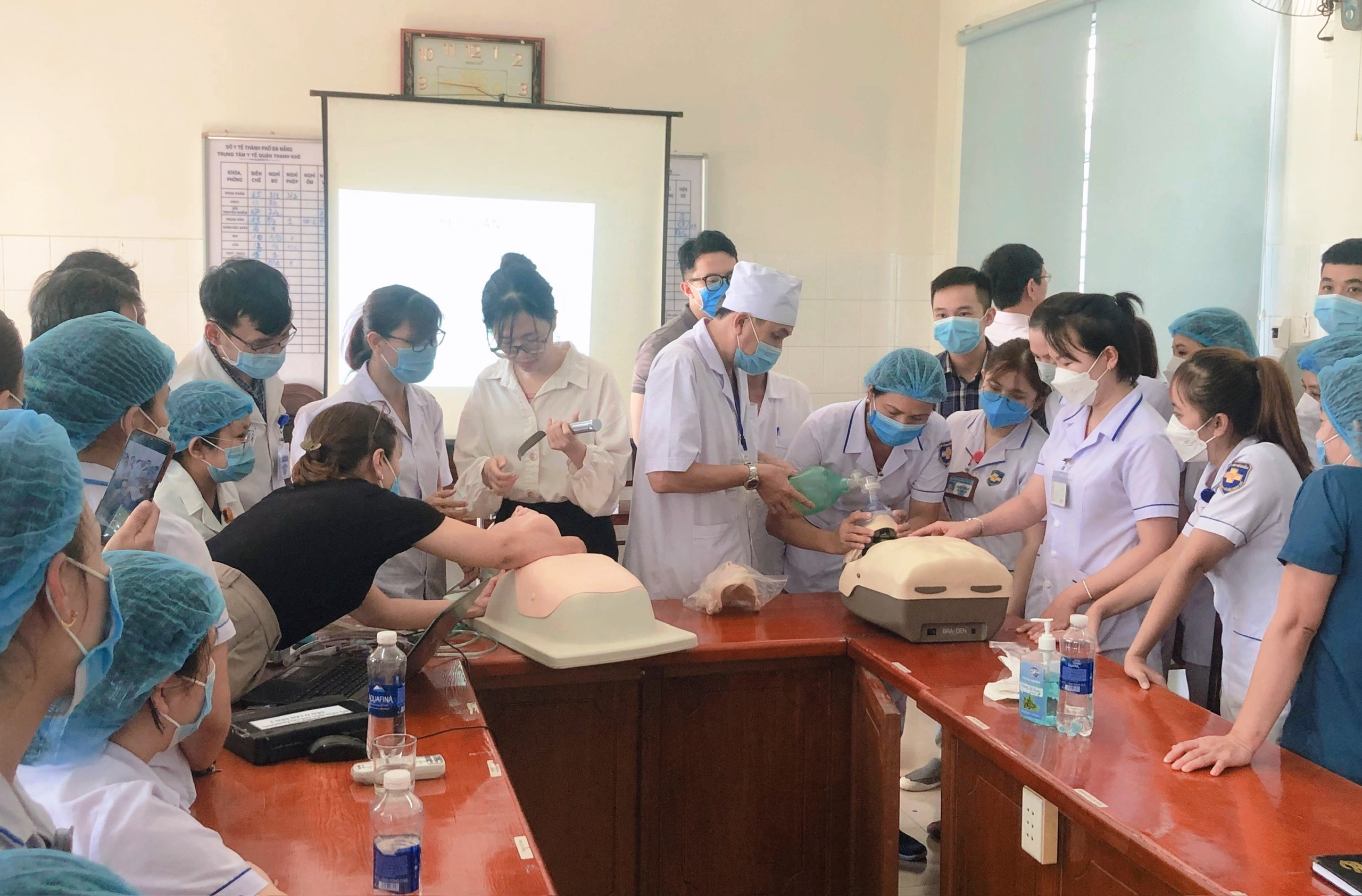 Vụ nữ điều dưỡng cứu du khách ngưng tim: Cấp cứu hiệu quả trong 'thời gian vàng'- Ảnh 2. Vụ nữ điều dưỡng cứu du khách ngưng tim: Cấp cứu hiệu quả trong 'thời gian vàng'- Ảnh 2.