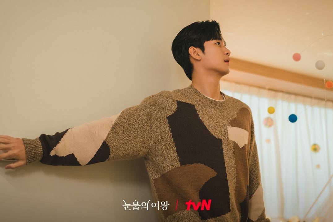 Kim Soo Hyun mặc áo trăm triệu đồng trong phim 'Nữ hoàng nước mắt'- Ảnh 6.