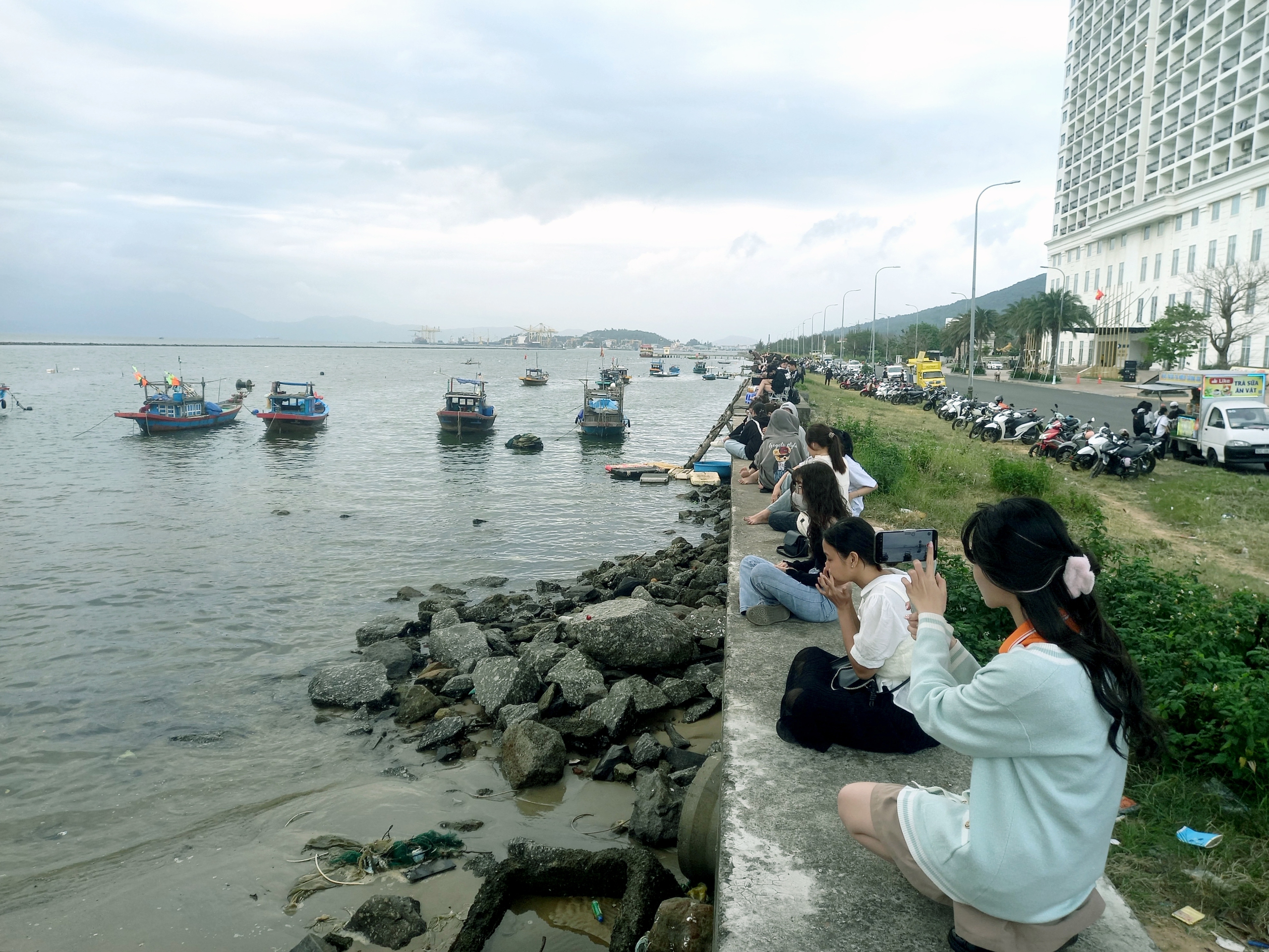 Bình yên bên bờ sông Hàn - nơi tạo ra những bức ảnh 'triệu like'- Ảnh 2.