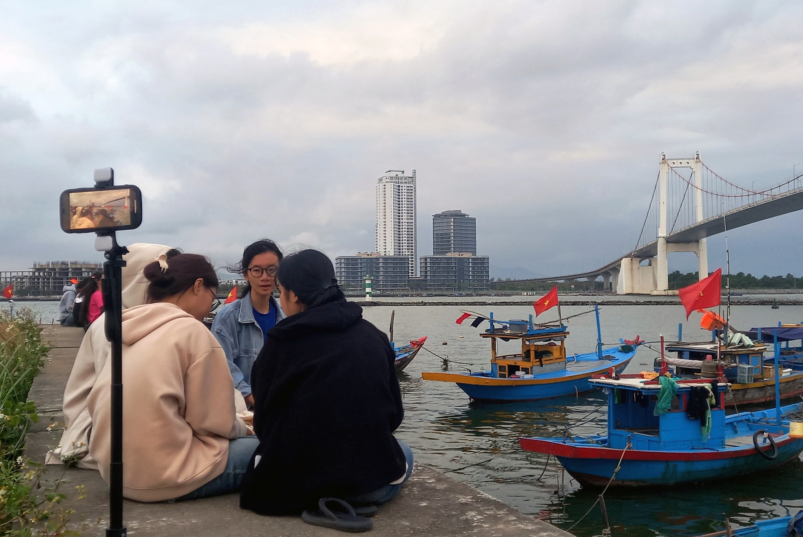 Bình yên bên bờ sông Hàn - nơi tạo ra những bức ảnh 'triệu like'- Ảnh 9. Bình yên bên bờ sông Hàn - nơi tạo ra những bức ảnh 'triệu like'- Ảnh 9.