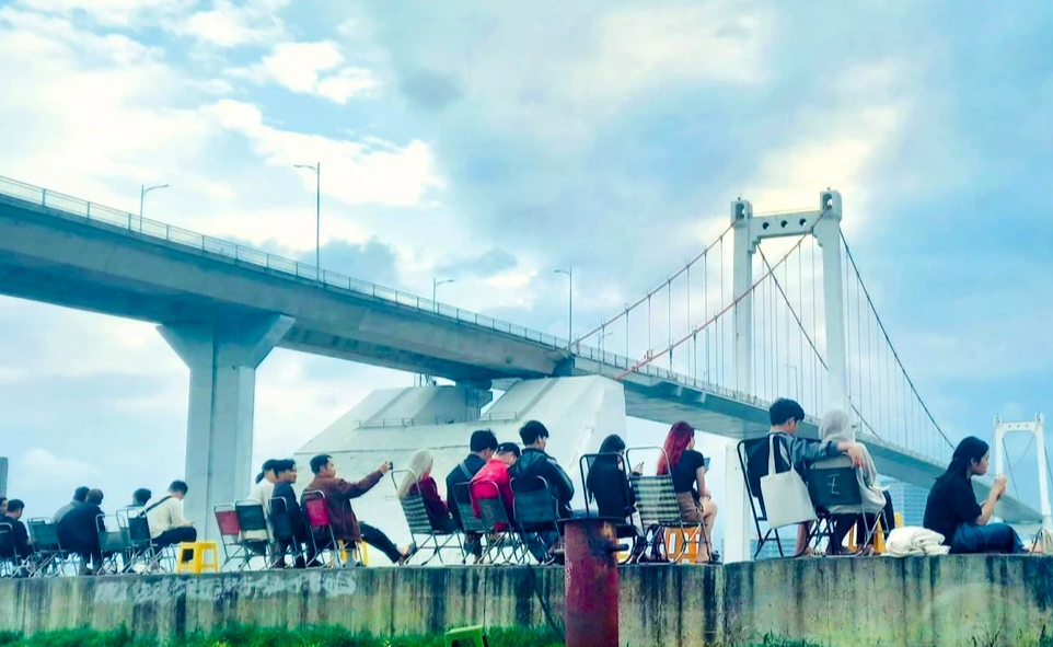Bình yên bên bờ sông Hàn - nơi tạo ra những bức ảnh 'triệu like'- Ảnh 3.
