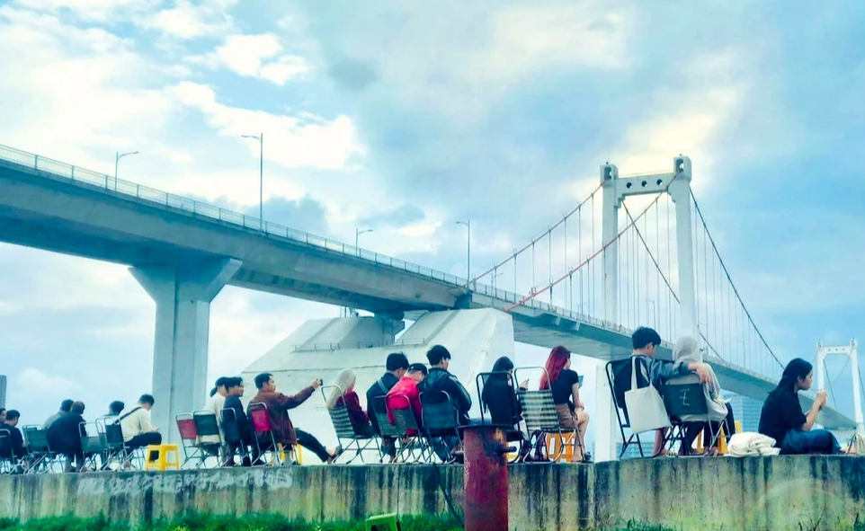 Bình yên bên bờ sông Hàn - nơi tạo ra những bức ảnh 'triệu like'- Ảnh 3. Bình yên bên bờ sông Hàn - nơi tạo ra những bức ảnh 'triệu like'- Ảnh 3.