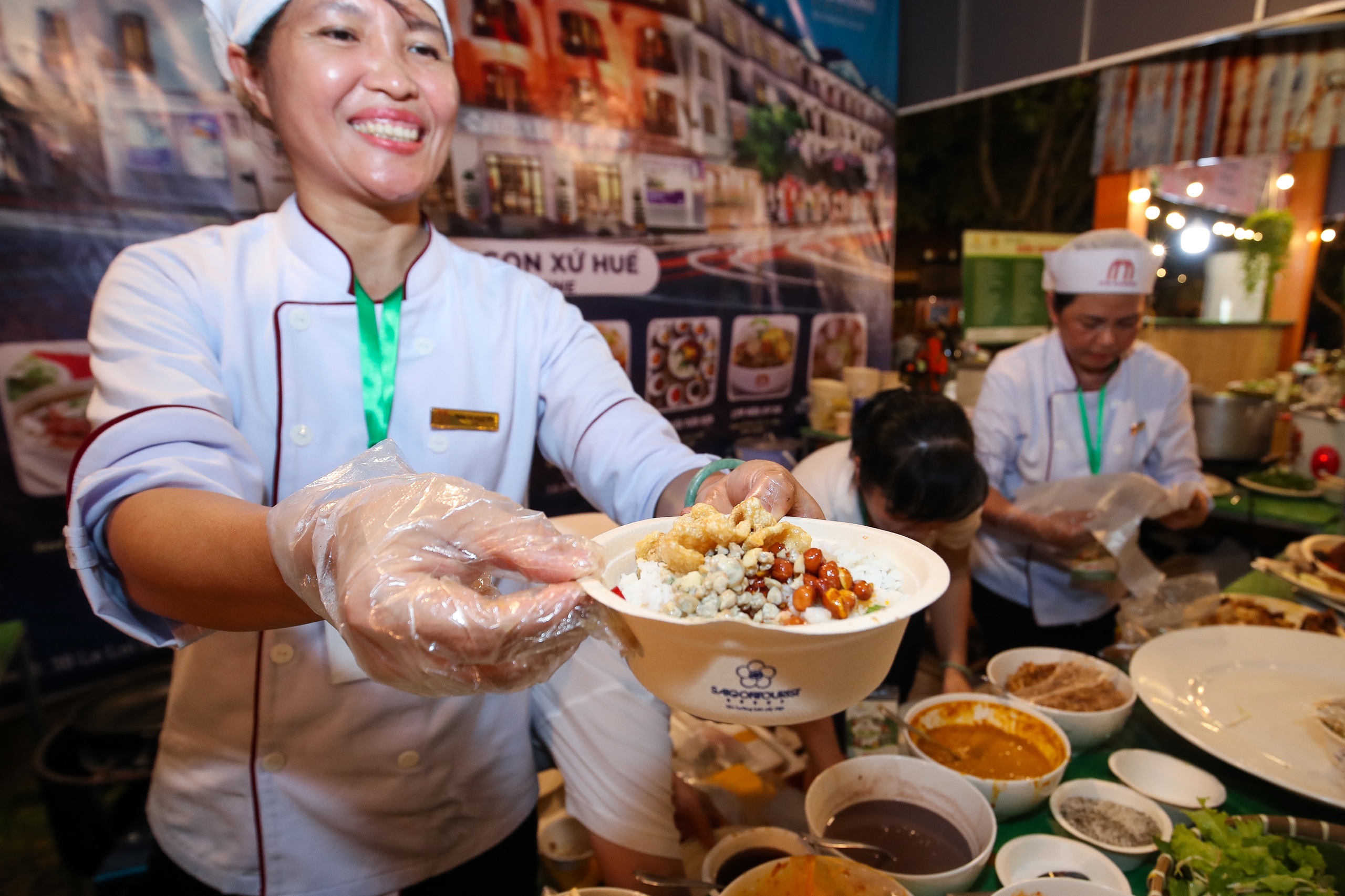 Cận cảnh món ngon vùng miền: thực khách ‘quên lối về’ ở lễ hội ẩm thực Việt- Ảnh 10.