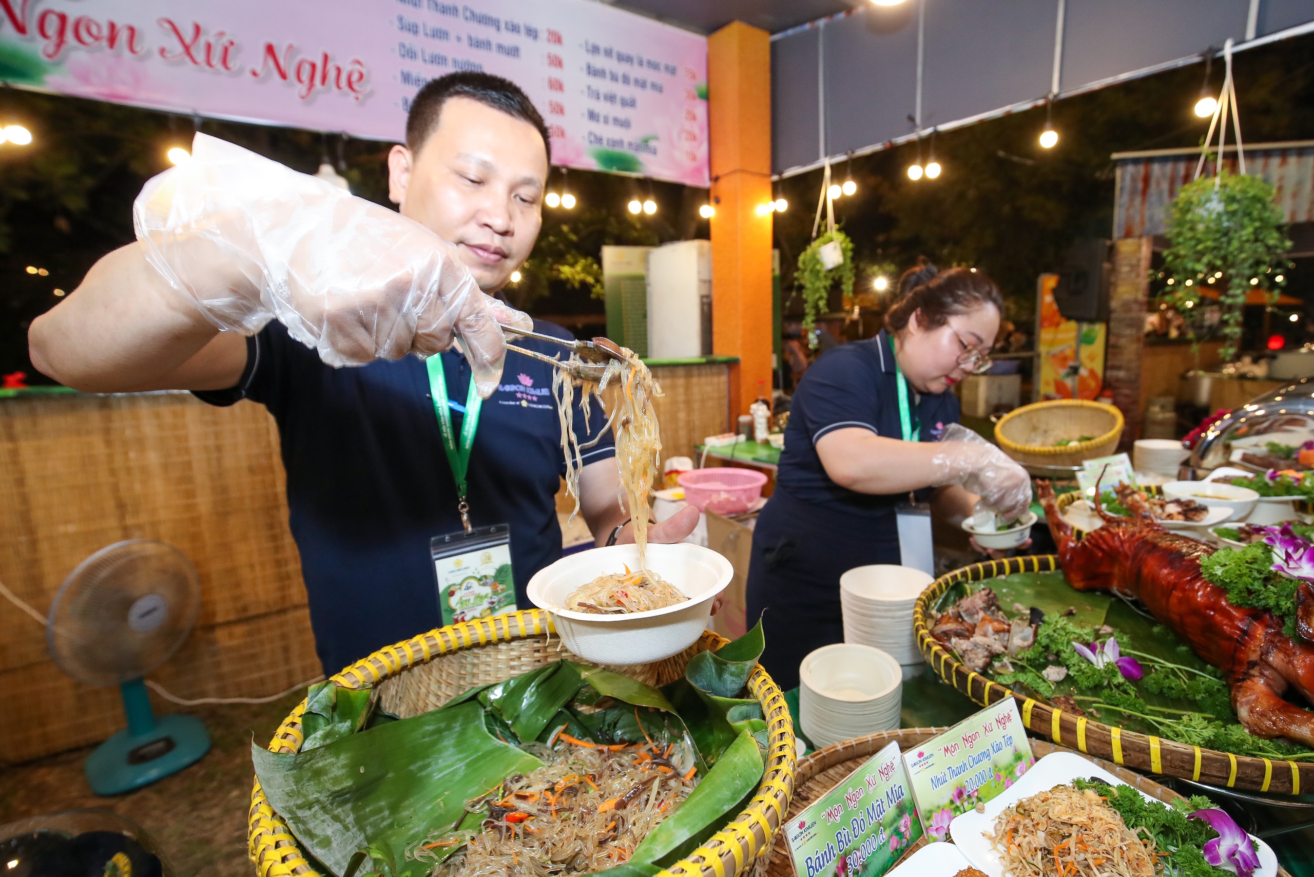 Cận cảnh món ngon vùng miền: thực khách ‘quên lối về’ ở lễ hội ẩm thực Việt- Ảnh 5.