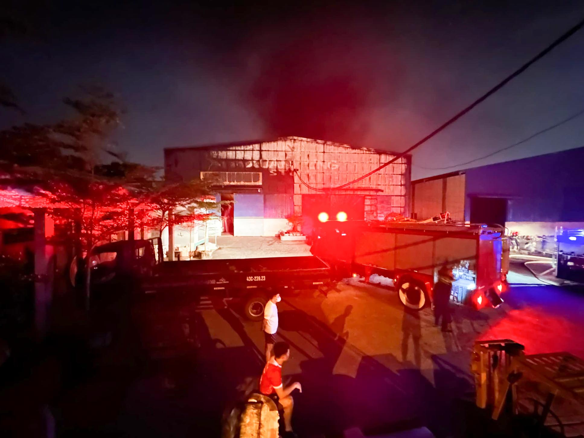 Đà Nẵng: Cháy lớn ở khu công nghiệp Hòa Khánh- Ảnh 4.