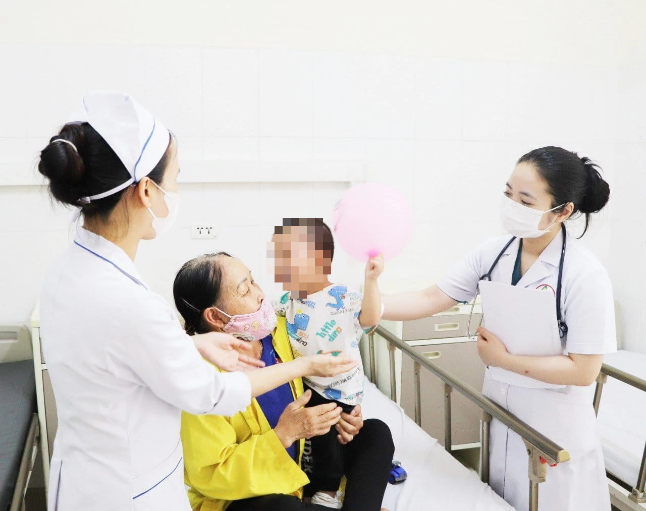 Bệnh nhi mắc bệnh sốt thỏ hiếm gặp- Ảnh 1. Bệnh nhi mắc bệnh sốt thỏ hiếm gặp- Ảnh 1.