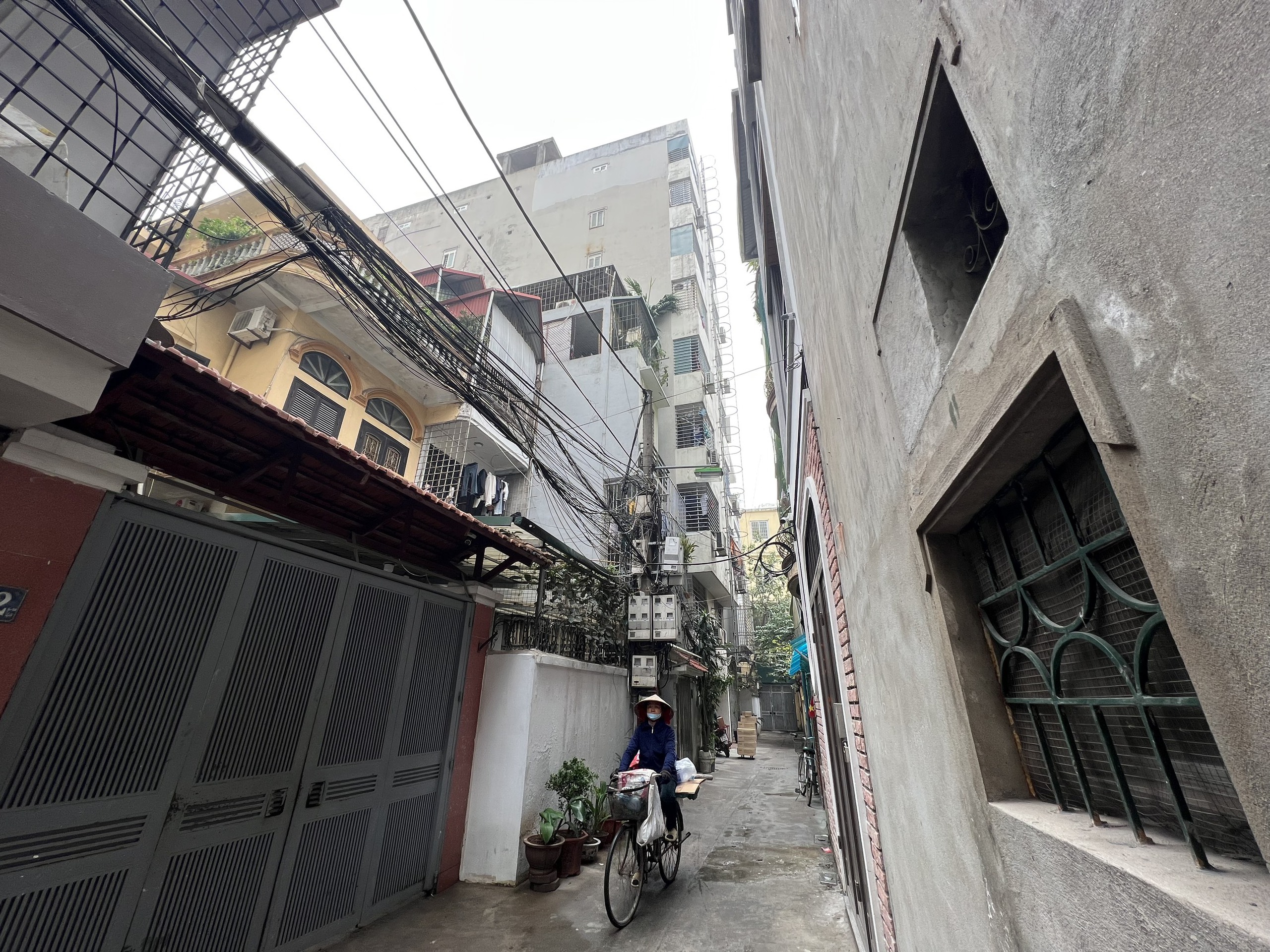 'Điểm mặt' những chung cư mini sai phép, vượt tầng ở nội thành Hà Nội- Ảnh 2.
