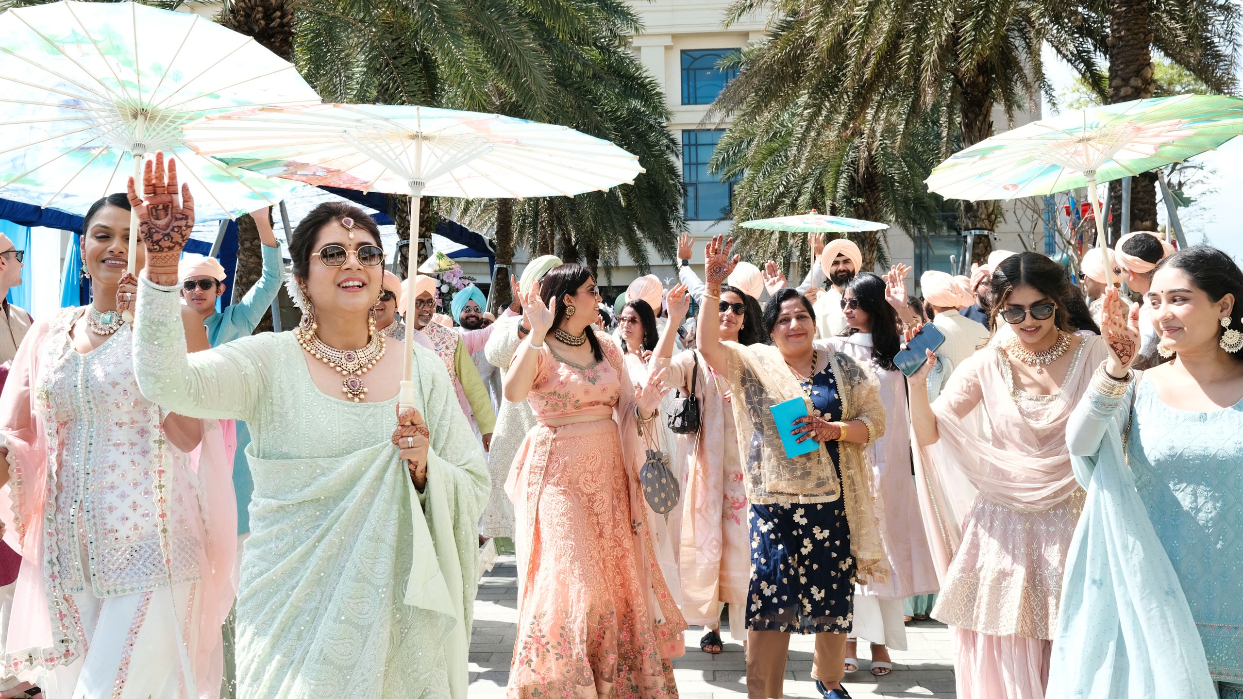 Những cặp đôi Ấn Độ cùng cả trăm bạn bè người thân 'đổ bộ' Đà Nẵng làm đám cưới- Ảnh 3.