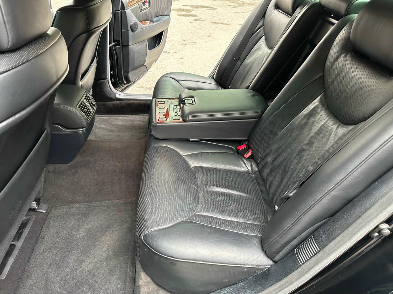 Lexus LS sau 20 năm sử dụng tại Việt Nam, rao giá 400 triệu đồng- Ảnh 4. Lexus LS sau 20 năm sử dụng tại Việt Nam, rao giá 400 triệu đồng- Ảnh 4.