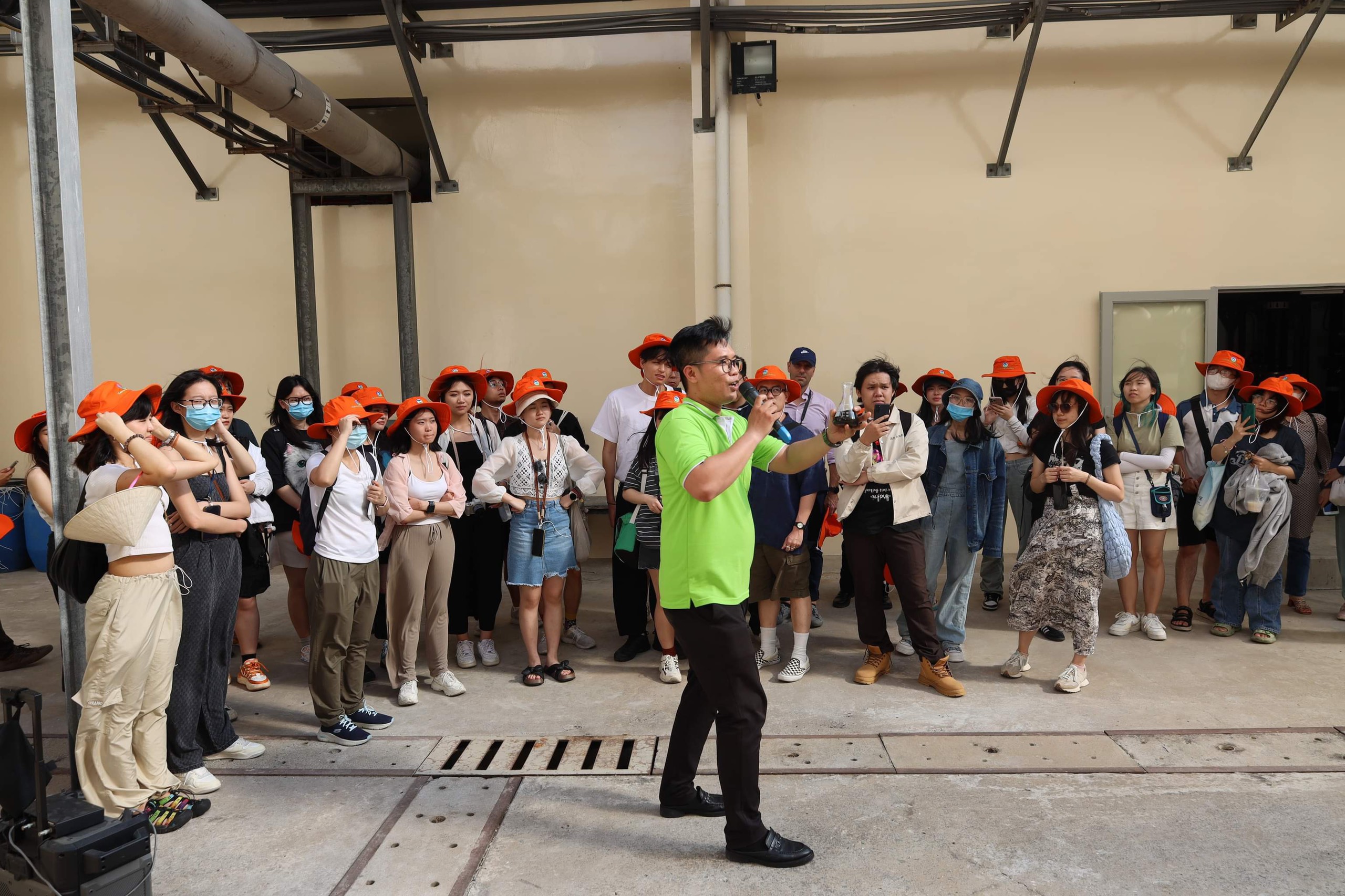 香港大學學生參觀大福廢棄物處理中心 - 照片 3。