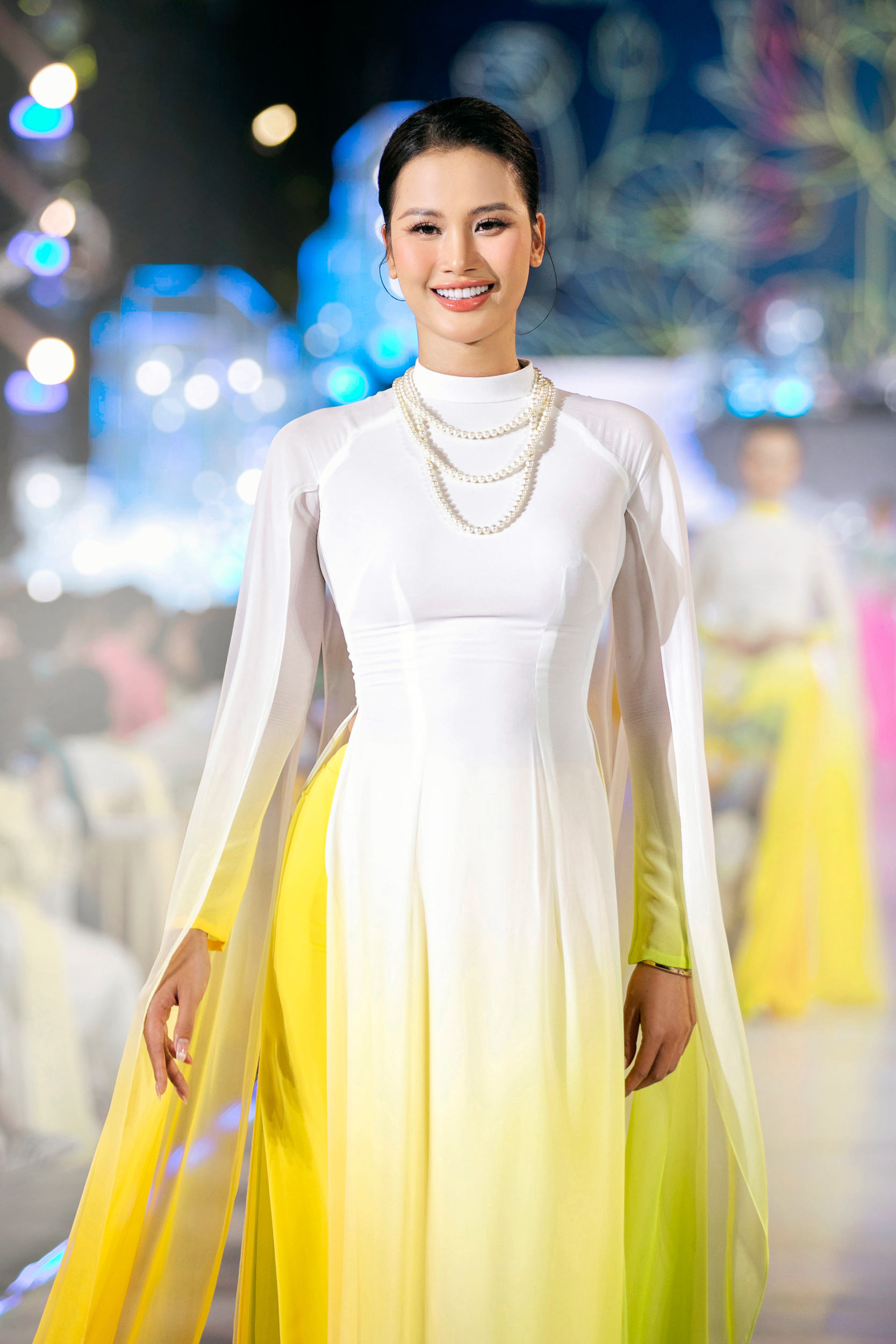 Hơn 10 hoa hậu, á hậu trình diễn bộ sưu tập áo dài mới của Trung Đinh- Ảnh 13.