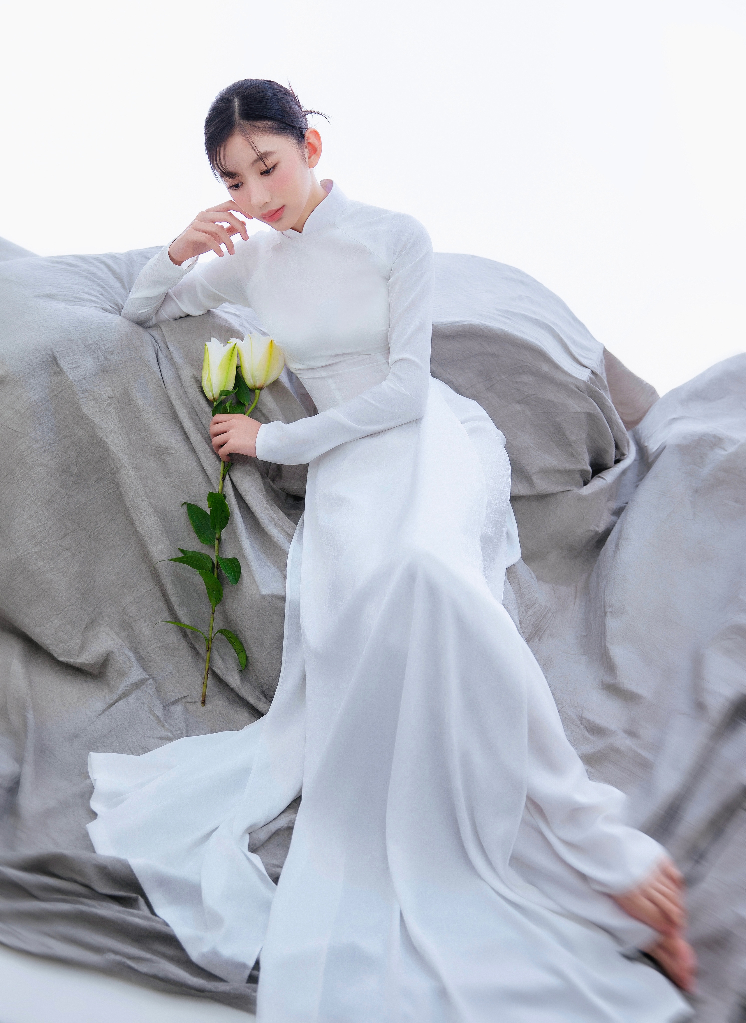 Con gái cao 1,7m của Hoa hậu Ngọc Diễm diện áo dài đọ sắc cùng mẹ- Ảnh 3.
