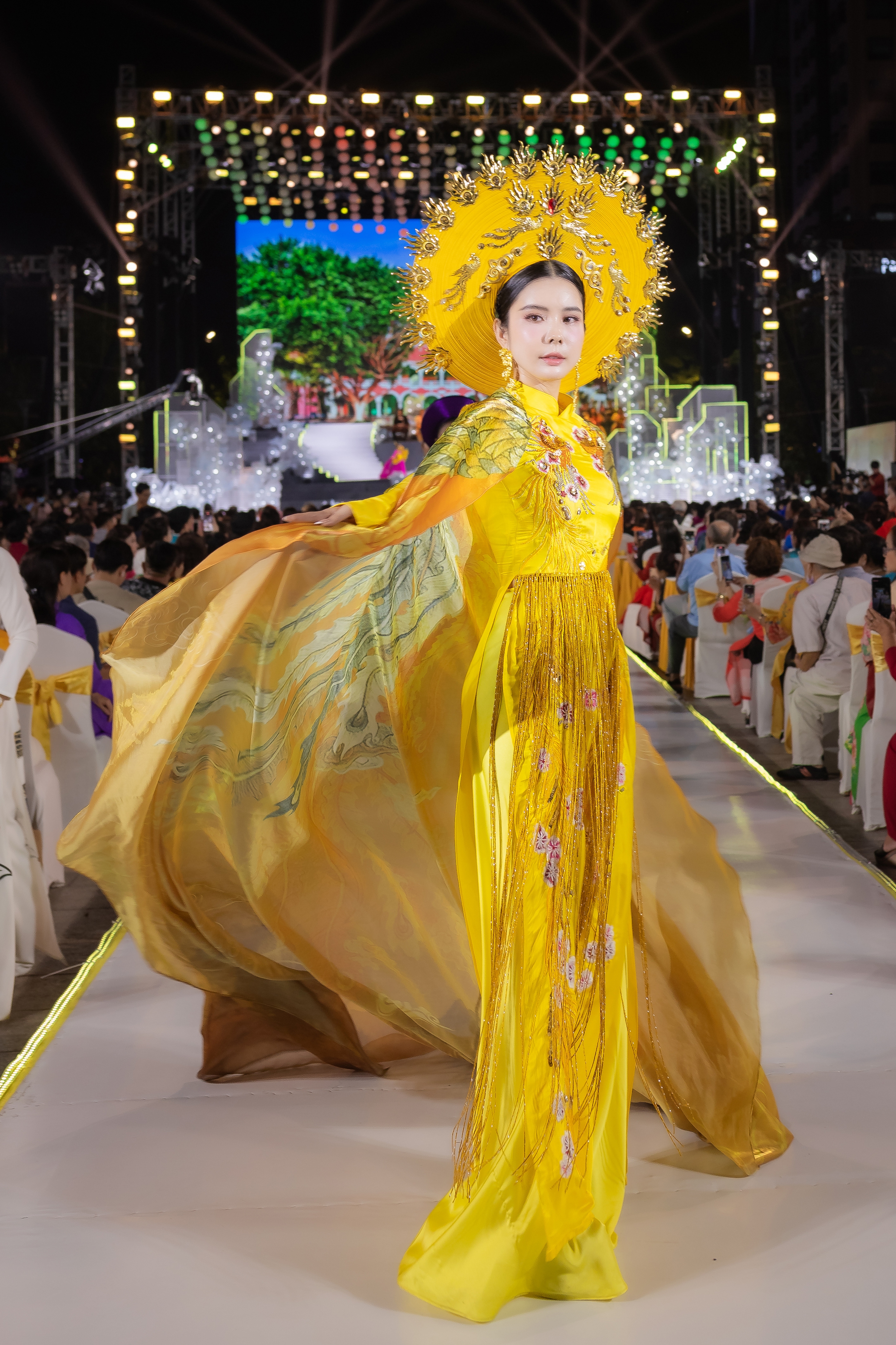 Hoa hậu Tiểu Vy: Nỗ lực mang áo dài và hình ảnh phụ nữ Việt ra thế giới- Ảnh 8.
