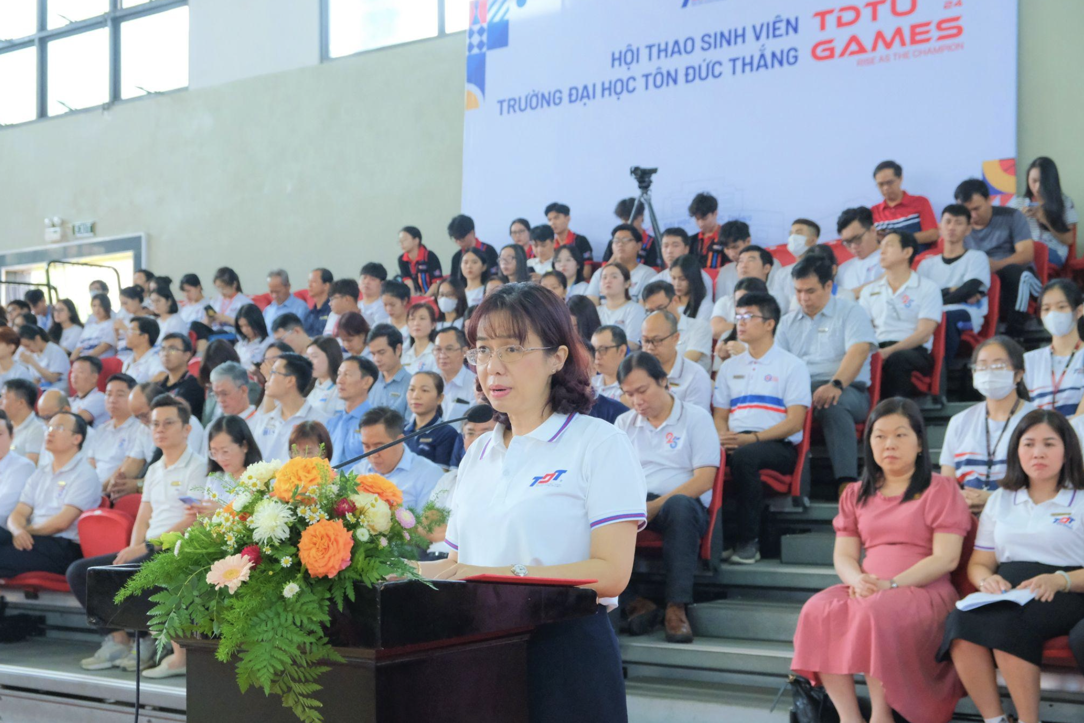 Tưng bừng khai mạc hội thao sinh viên Trường ĐH Tôn Đức Thắng- Ảnh 1.