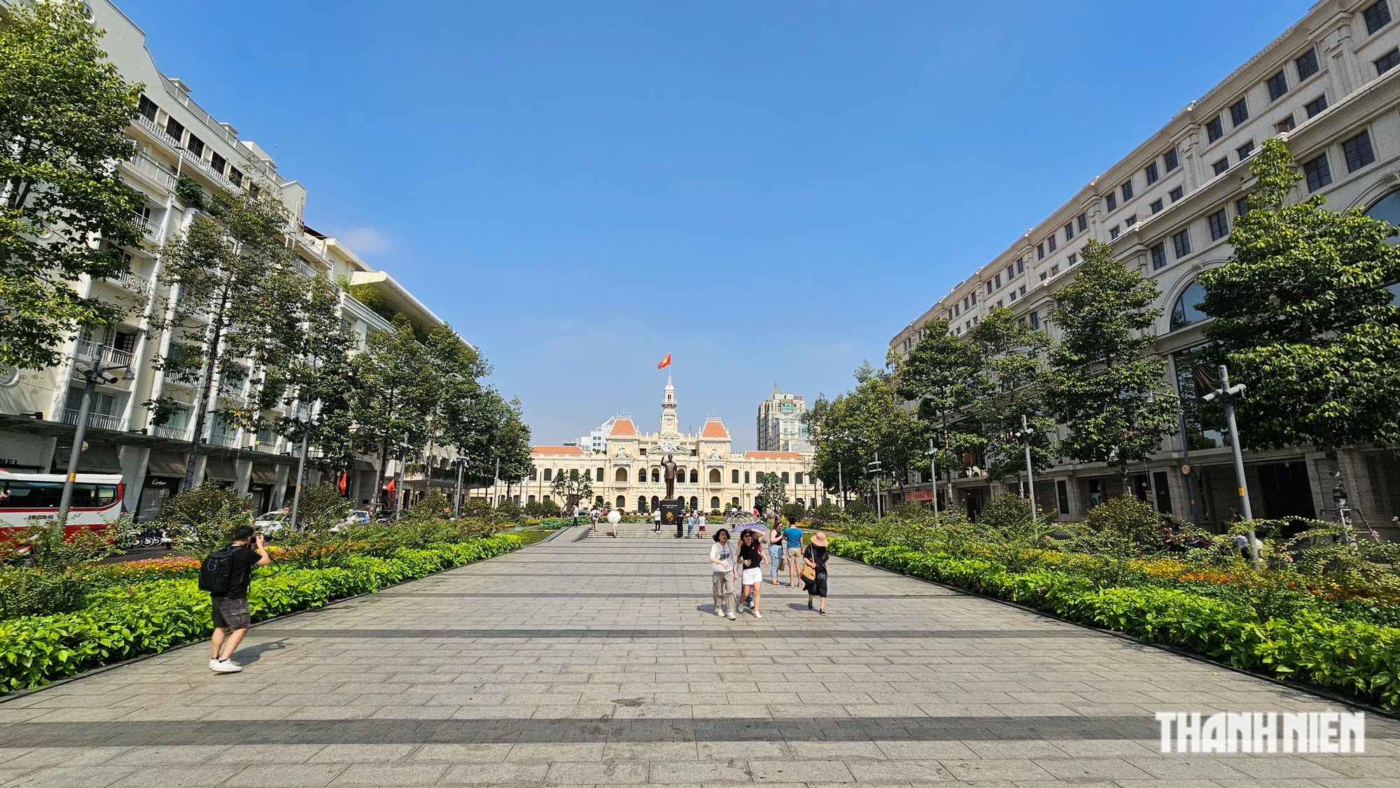 Công viên tượng đài Chủ tịch Hồ Chí Minh trước UBND TP.HCM thay 'áo mới' đẹp hơn- Ảnh 12.