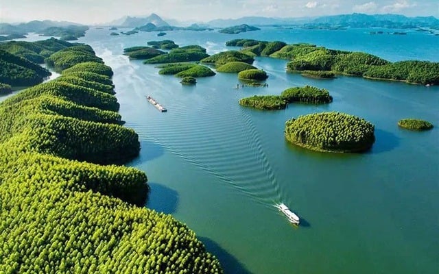 Chiêm ngưỡng 5 hồ nước đẹp hàng đầu Việt Nam tưởng lạ mà quen- Ảnh 5.