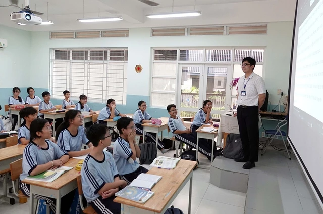 Hạ chuẩn tốt nghiệp đại học xuống cao đẳng để có 'nguồn tuyển' giáo viên: Chất lượng có đi đôi số lượng?- Ảnh 1.