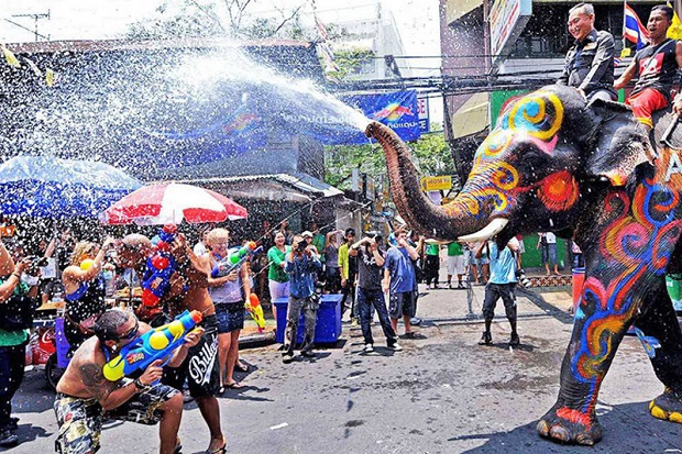 Tết té nước hằng năm trở thành sự kiện thu hút khách quốc tế của Thái Lan