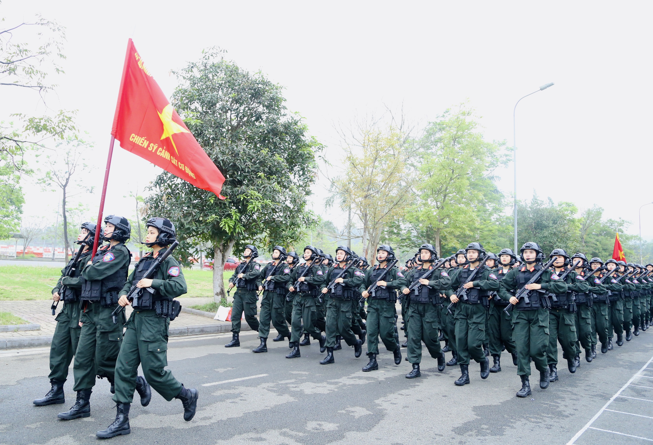 84 chiến sĩ nữ đại diện cho lực lượng CSĐN