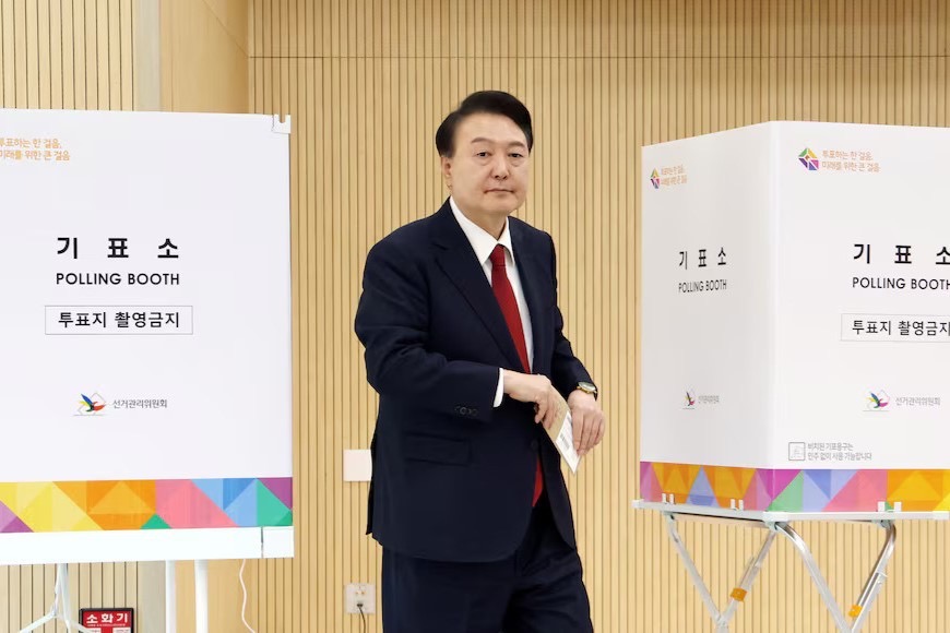 Tổng thống Hàn Quốc Yoon Suk Yeol đi bỏ phiếu sớm bầu quốc hội hôm 5.4
