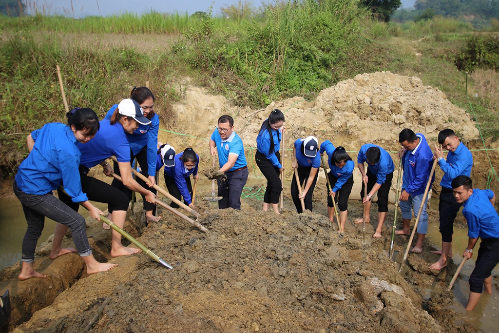 Trung tâm công tác xã hội thanh thiếu niên VN cùng các đoàn viên, thanh niên khởi công cầu giao thông nông thôn tại Tuyên Quang