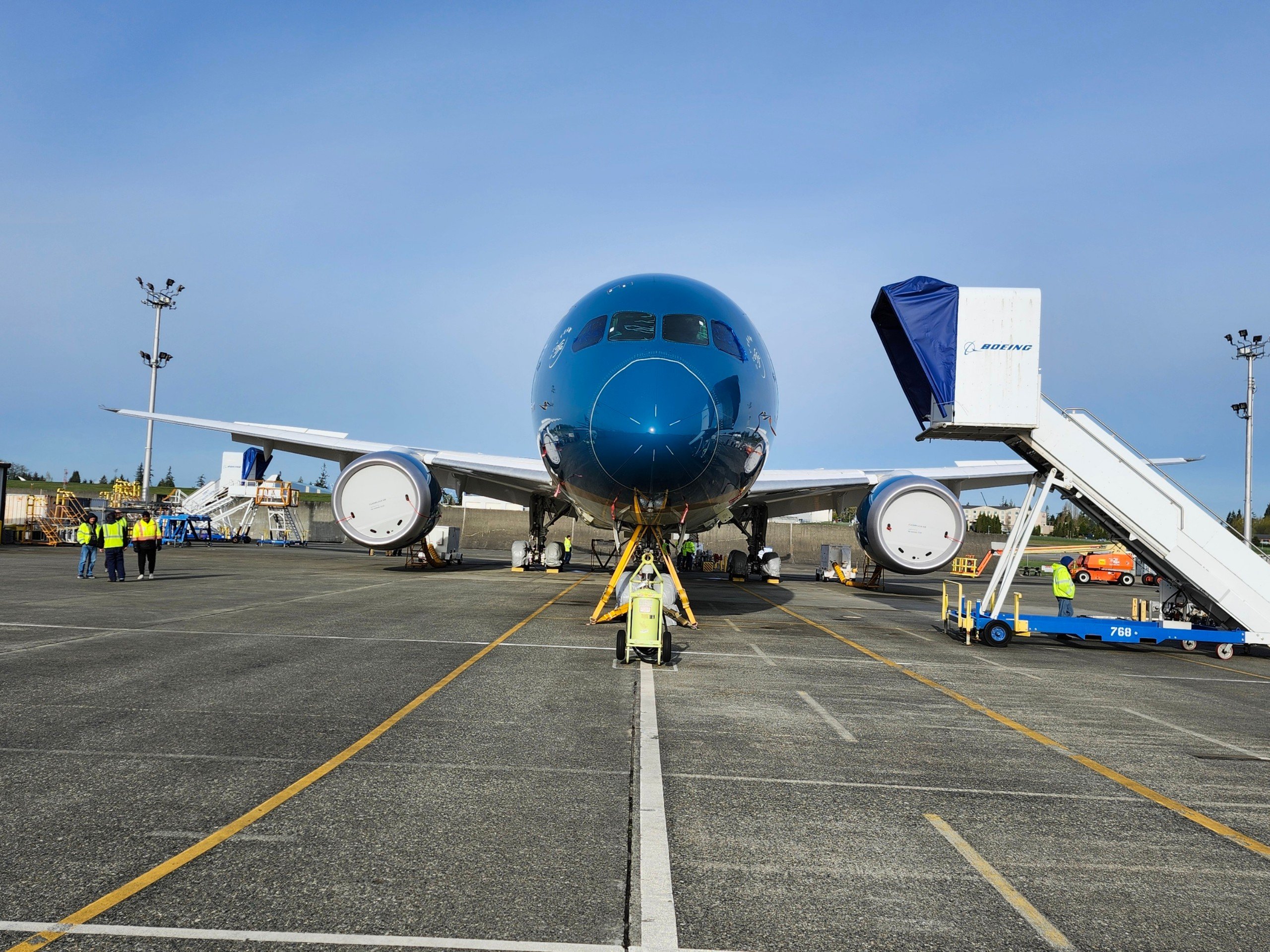 Vietnam Airlines bắt đầu khai thác dòng máy bay này từ nửa cuối năm 2019 và hiện đang phục vụ các đường bay nội địa và quốc tế