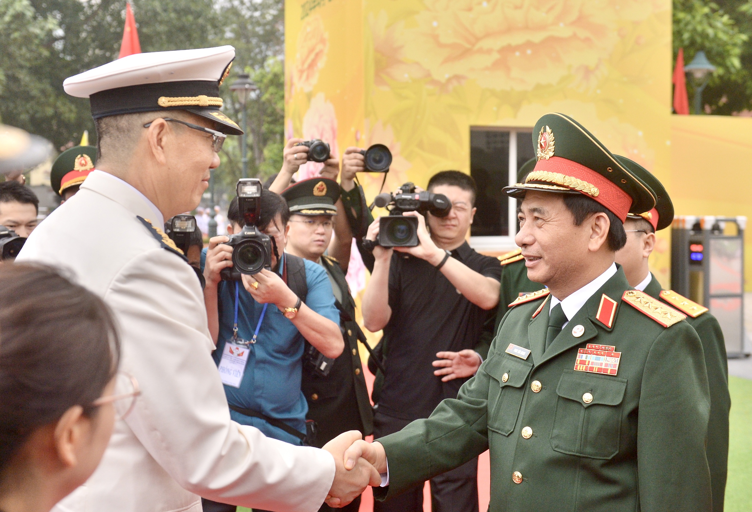 Đại tướng Phan Văn Giang đón thượng tướng Đổng Quân và đoàn đại biểu Bộ Quốc phòng Trung Quốc