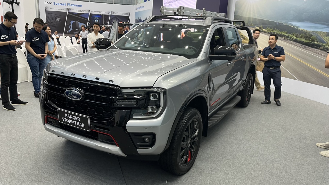 10 &ocirc; t&ocirc; b&aacute;n chạy nhất Việt Nam th&aacute;ng 1.2026: VinFast &aacute;p đảo, Limo Green dẫn đầu- Ảnh 8.