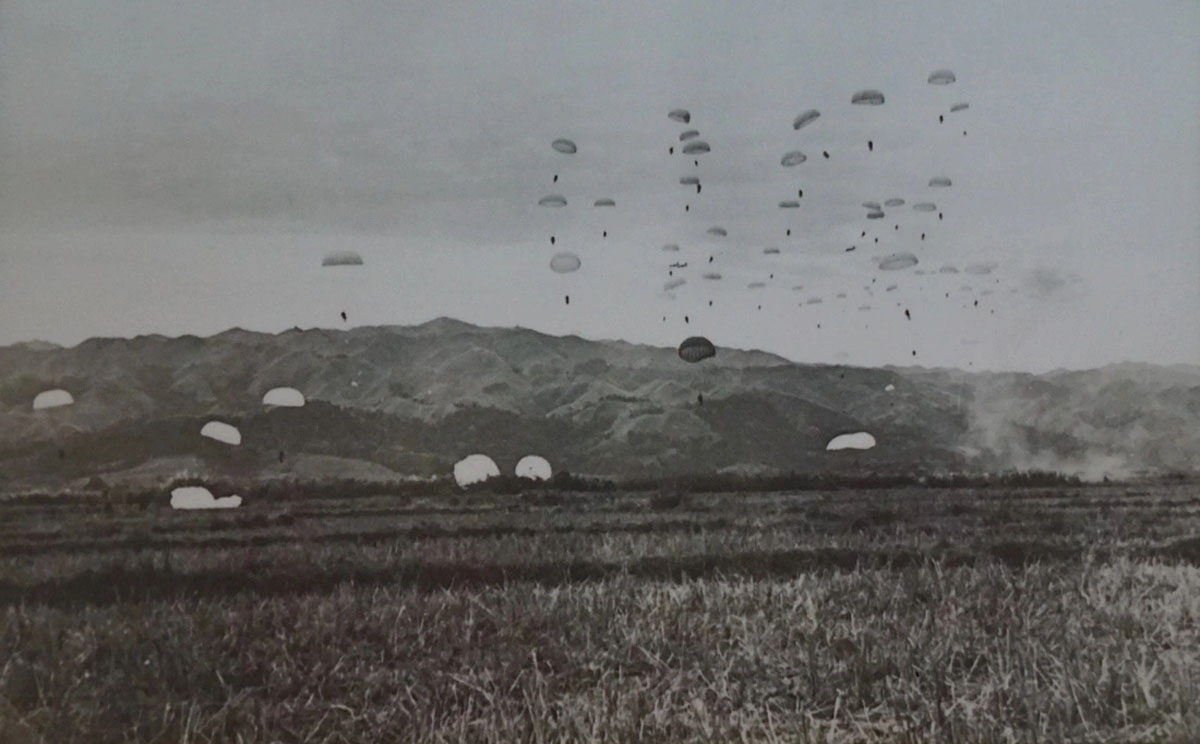 Quân Pháp nhảy dù xuống Điện Biên Phủ ngày 20/11/1953