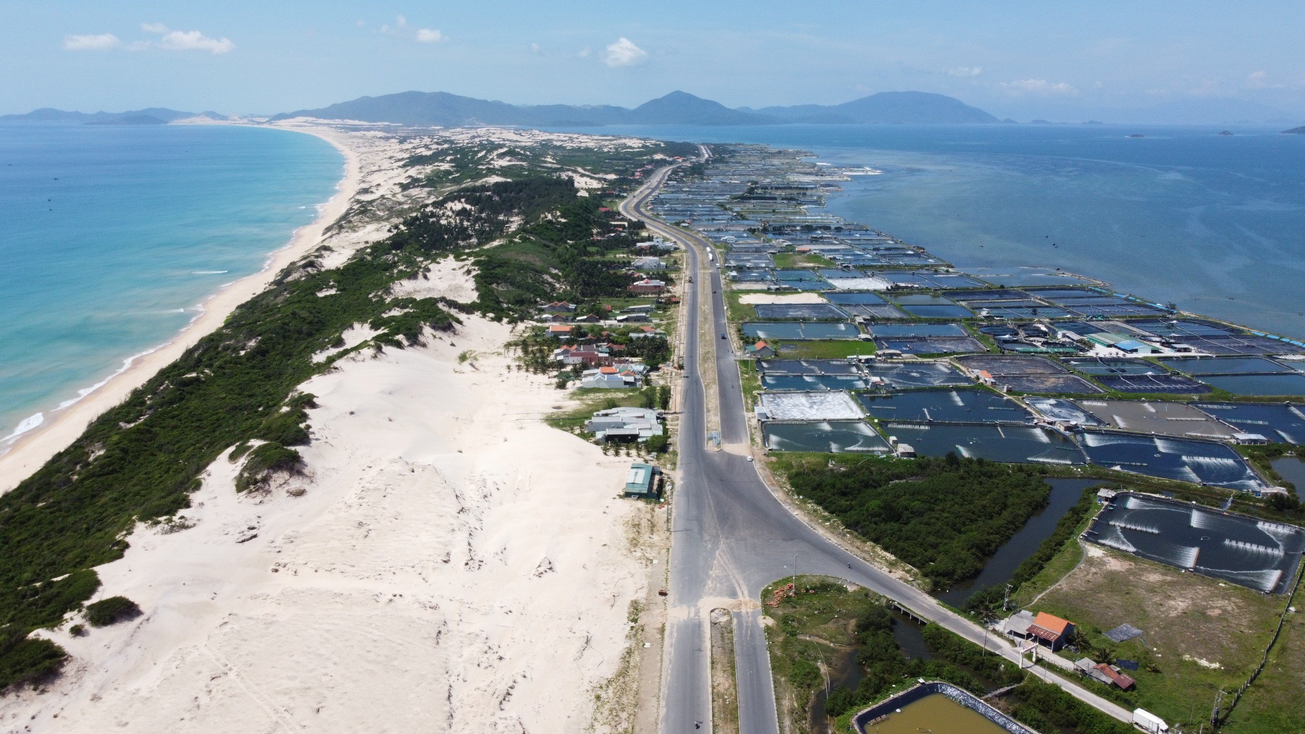 Khu vực biển ở KKT Vân Phong - phía bắc Khánh Hòa có nhiều tiềm năng phát triển kinh tế biển