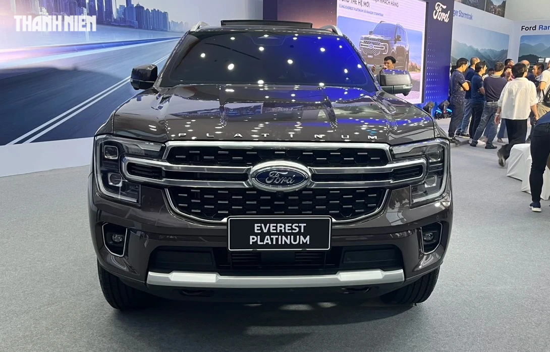 Ford Everest Platinum nhập khẩu từ Thái Lan có giá bán lên đến 1,545 tỉ đồng