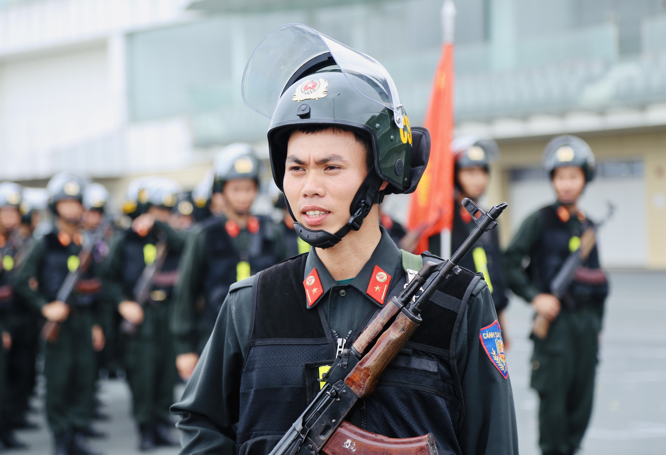 Thiếu úy Nguyễn Công Thức chia sẻ rất vinh dự, tự hào được đứng trong hàng ngũ diễu binh của lực lượng Cảnh sát bảo vệ mục tiêu