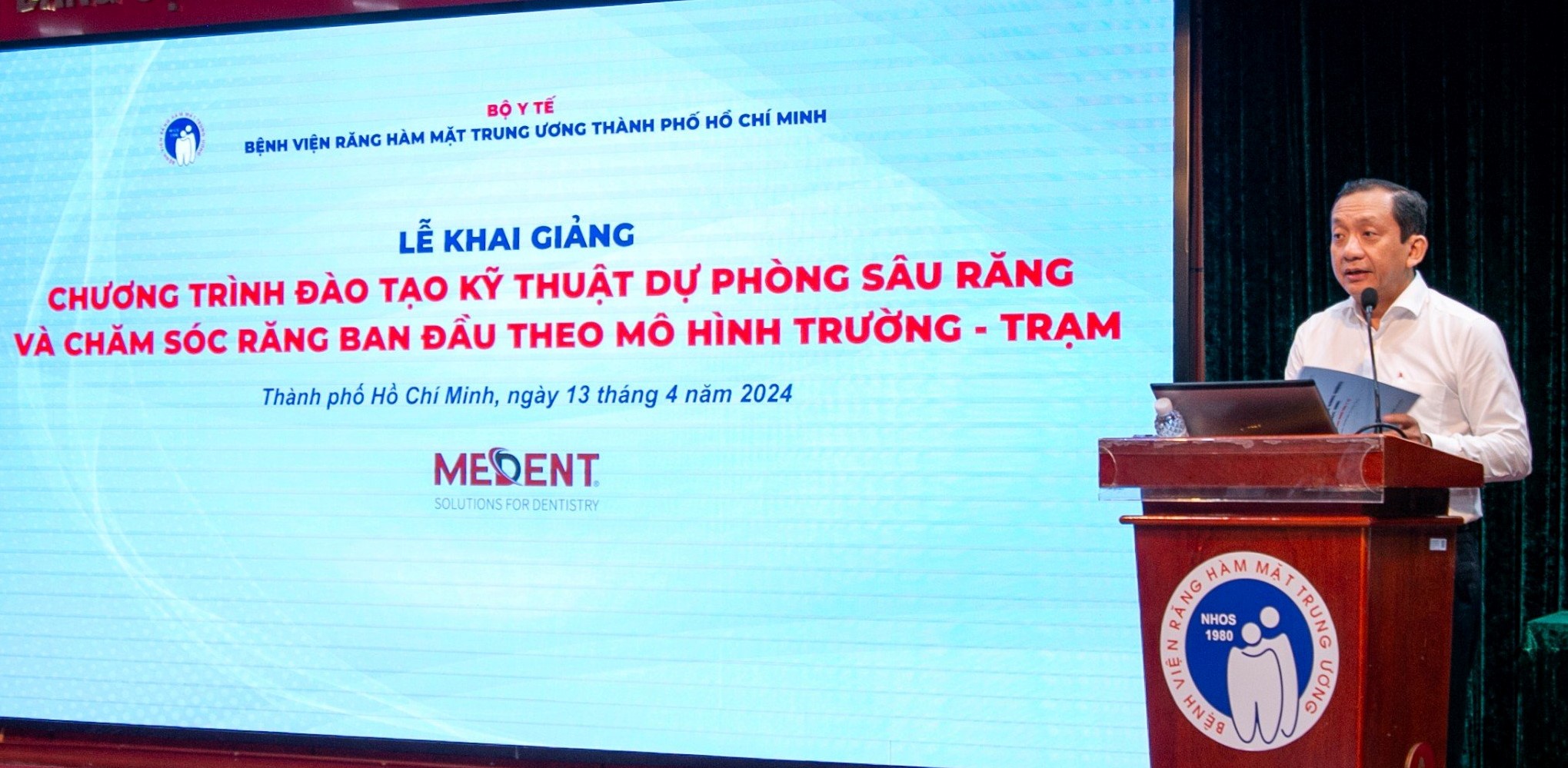 Triển khai phòng ngừa sâu răng cho học sinh tại TP.HCM- Ảnh 2. Theo PGS-TS Nguyễn Anh Dũng - Phó giám đốc Sở Y tế TP.HCM, chương trình dự phòng sâu răng cho học sinh theo mô hình trường - trạm nhằm giúp sức khỏe răng miệng của các em tốt hơn