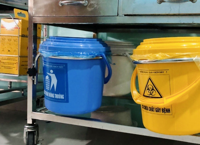 Kiên quyết dừng hoạt động các lò đốt chất thải y tế không đạt quy chuẩn- Ảnh 1. Rác thải y tế cần được phân loại triệt để và xử lý đạt chuẩn về an toàn môi trường