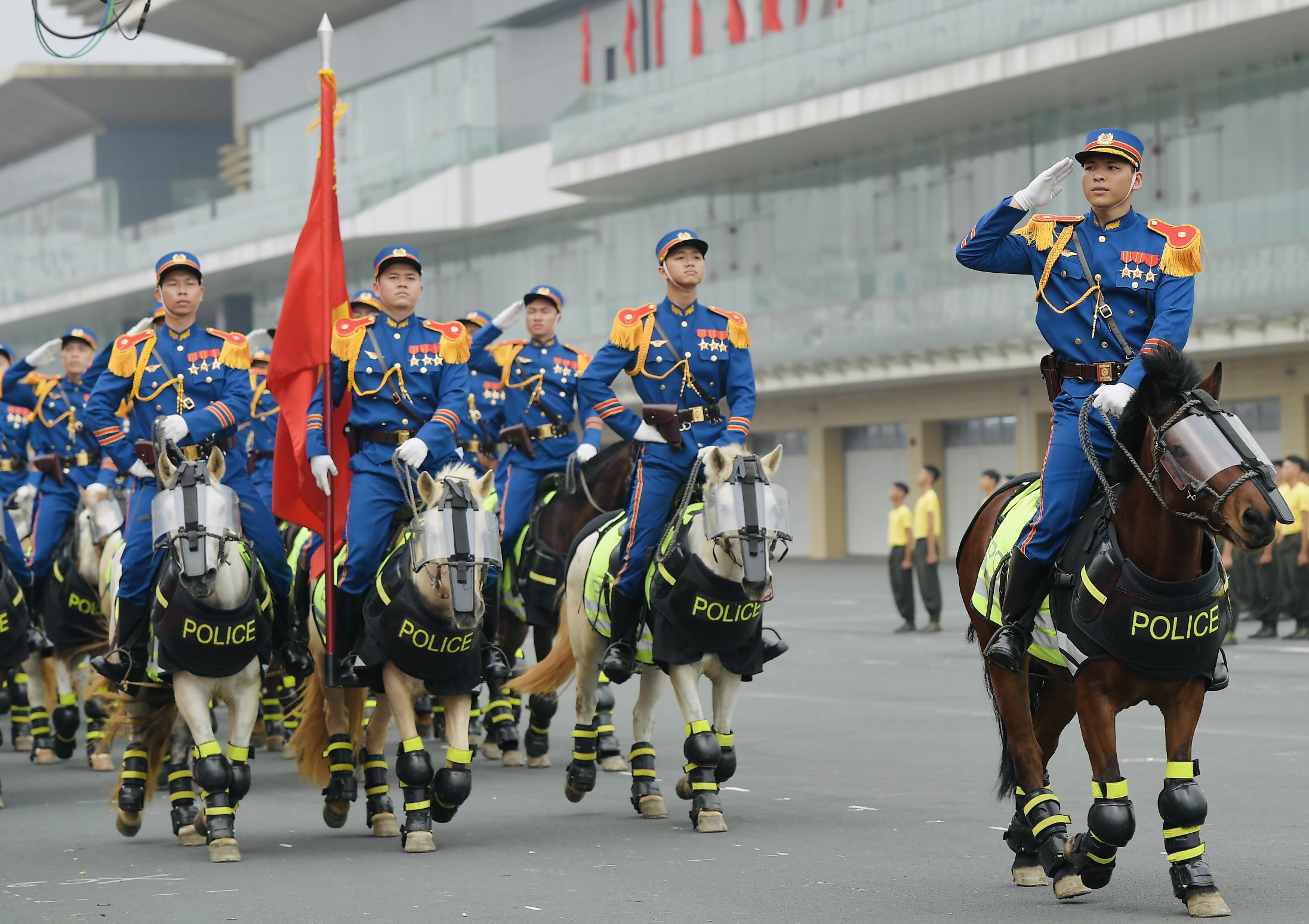 5.000 Cảnh sát cơ động phô diễn sức mạnh mừng ngày truyền thống và đón nhận danh hiệu anh hùng- Ảnh 6.