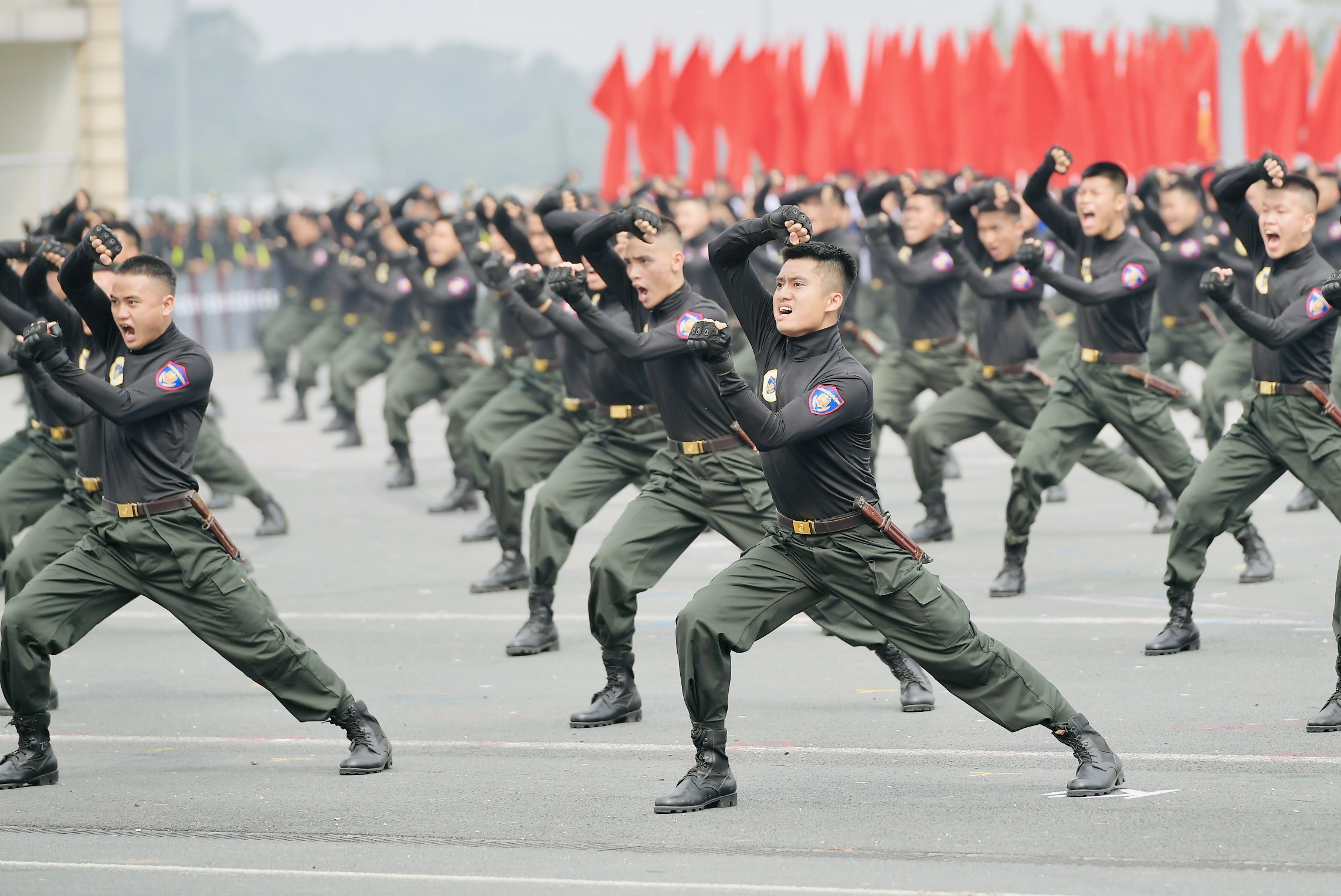5.000 Cảnh sát cơ động phô diễn sức mạnh mừng ngày truyền thống và đón nhận danh hiệu anh hùng- Ảnh 12.