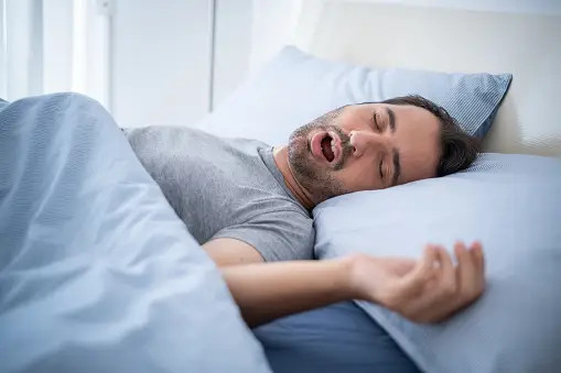 Người bị ngưng thở khi ngủ do tắc nghẽn cũng đặc biệt dễ bị loại đột quỵ này