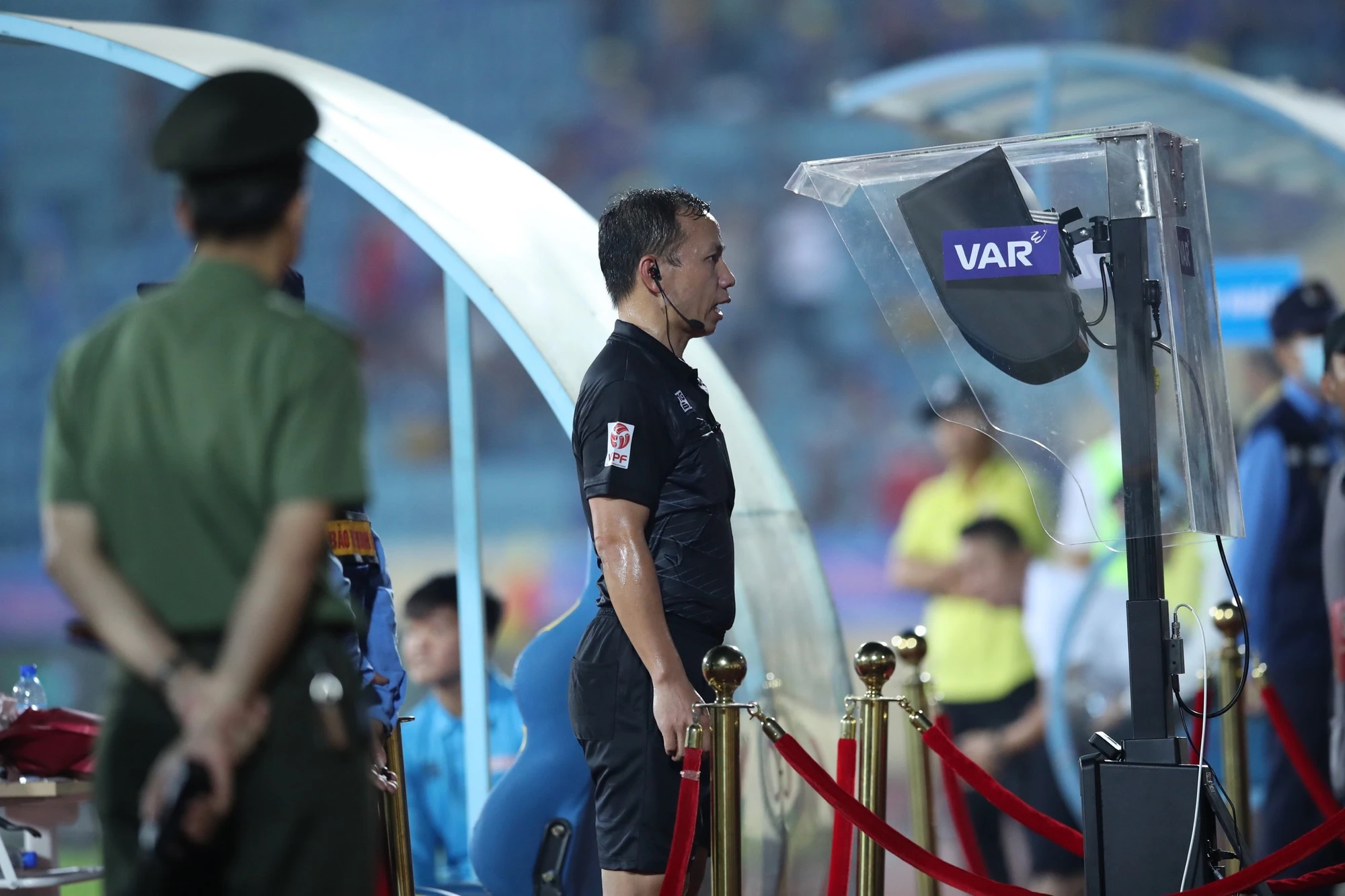 VAR sẽ ‘chu du’ đến nơi chưa từng xuất hiện, V-League khỏi cần mời trọng tài ngoại?- Ảnh 3.