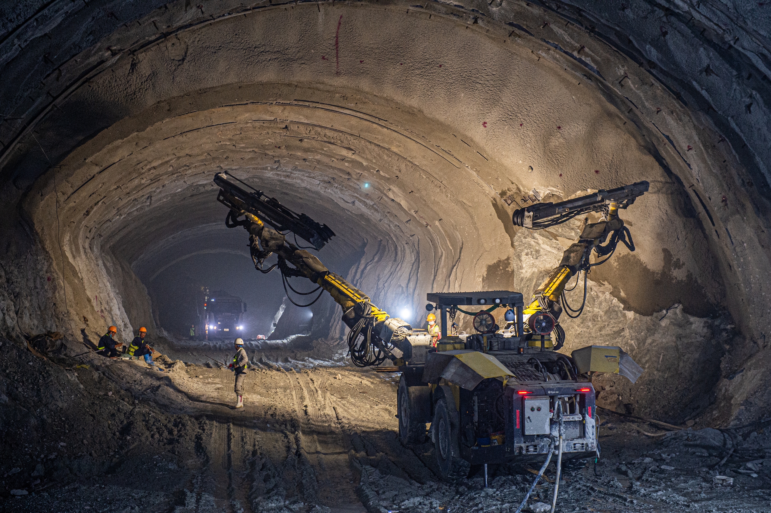 Trong hợp đồng với chủ đầu tư, hầm số 3 sẽ hoàn thành sau 42 tháng thi công, nhưng dự kiến Tập đoàn Đèo Cả sẽ thông hầm đường bộ này sớm hơn kế hoạch, trong tháng 6.2025